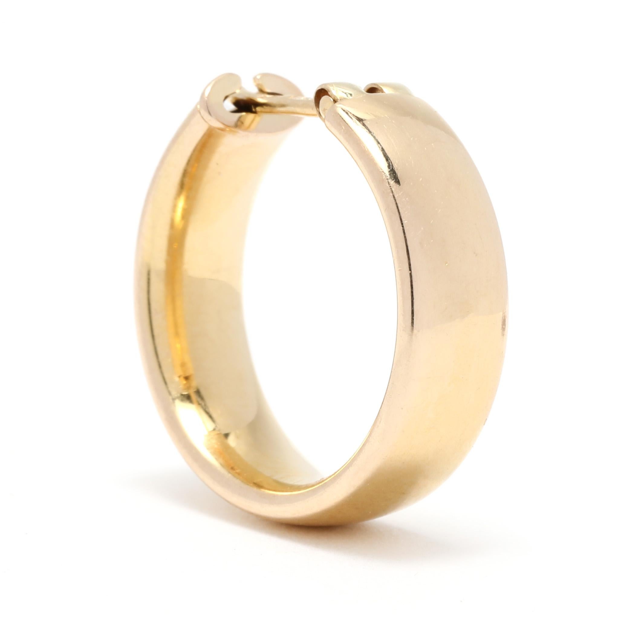 Diese italienischen breiten goldenen Ohrringe sind das perfekte Accessoire für jeden Tag. Diese Ohrringe aus 14-karätigem Gelbgold sind 5/8 Zoll lang und haben ein klassisches und zeitloses Design. Diese kleinen goldenen Reifchen sind perfekt, um