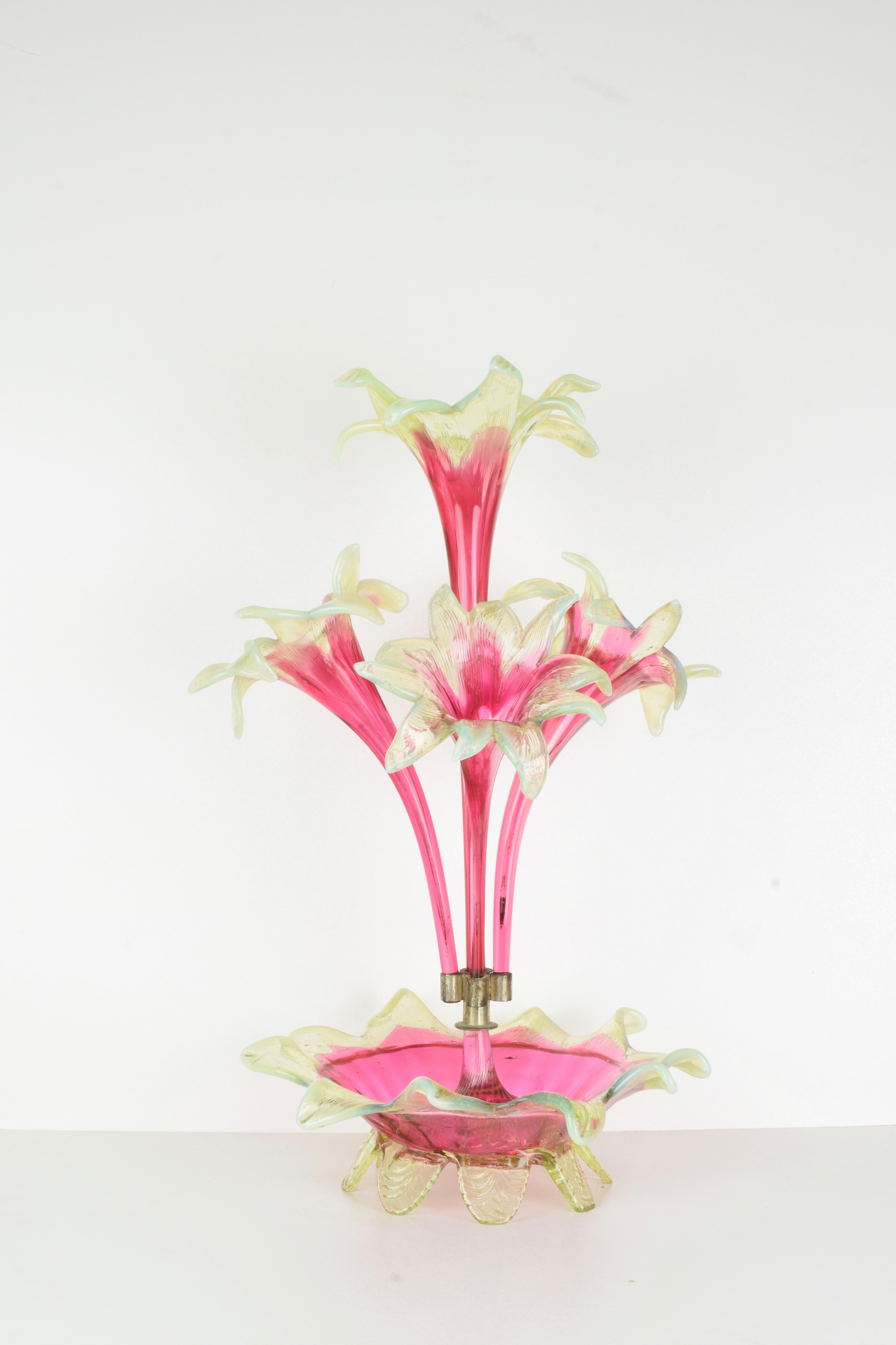 Murano, Venezia, Italy, early 20th century
Spectacular Murano glass centerpiece with tray and 4 flowers.
The glass is hand blown and artfully crafted using opal and clear glass.