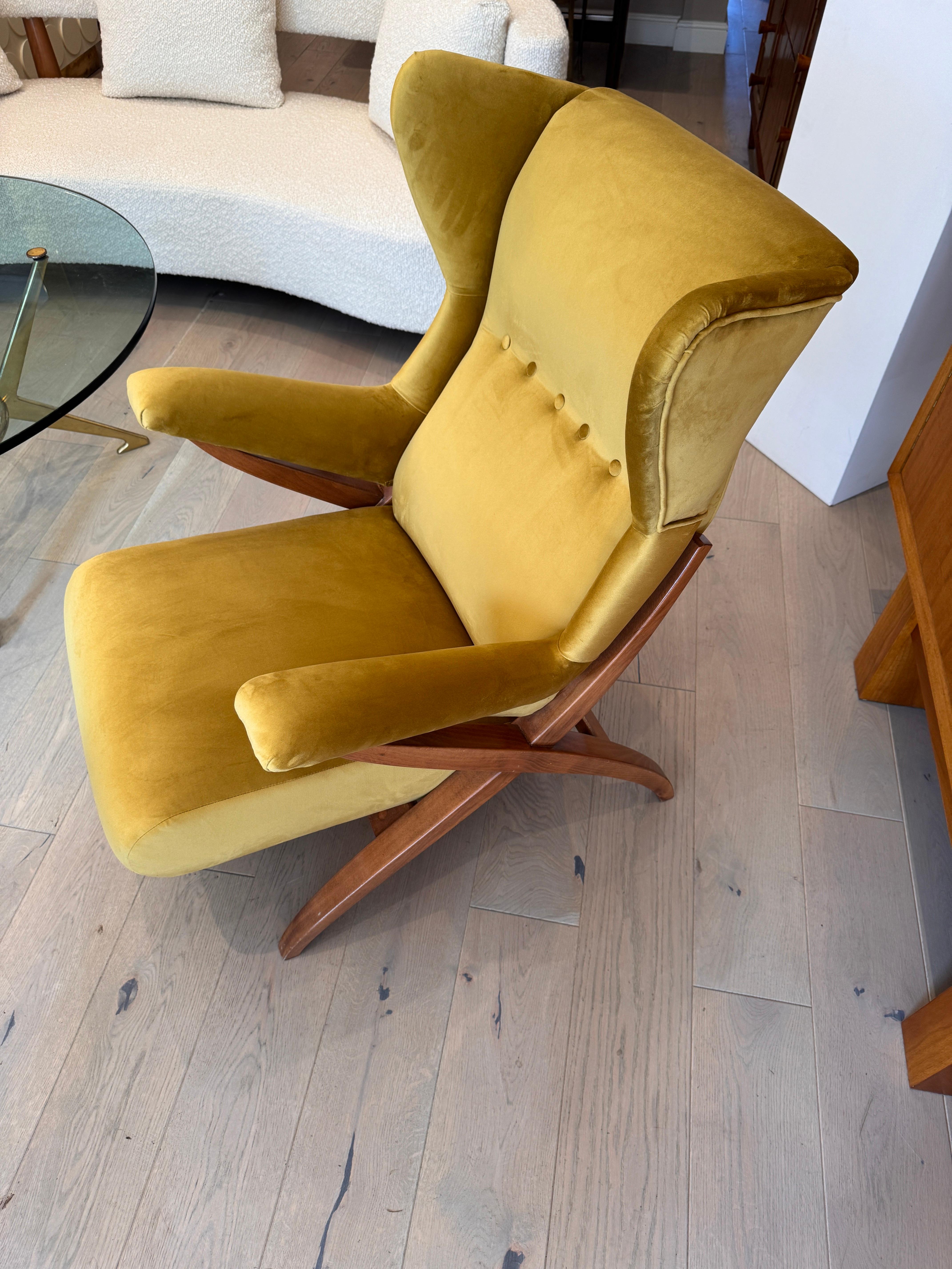 Velours Fauteuil italien à oreilles par Franco Albini en vente
