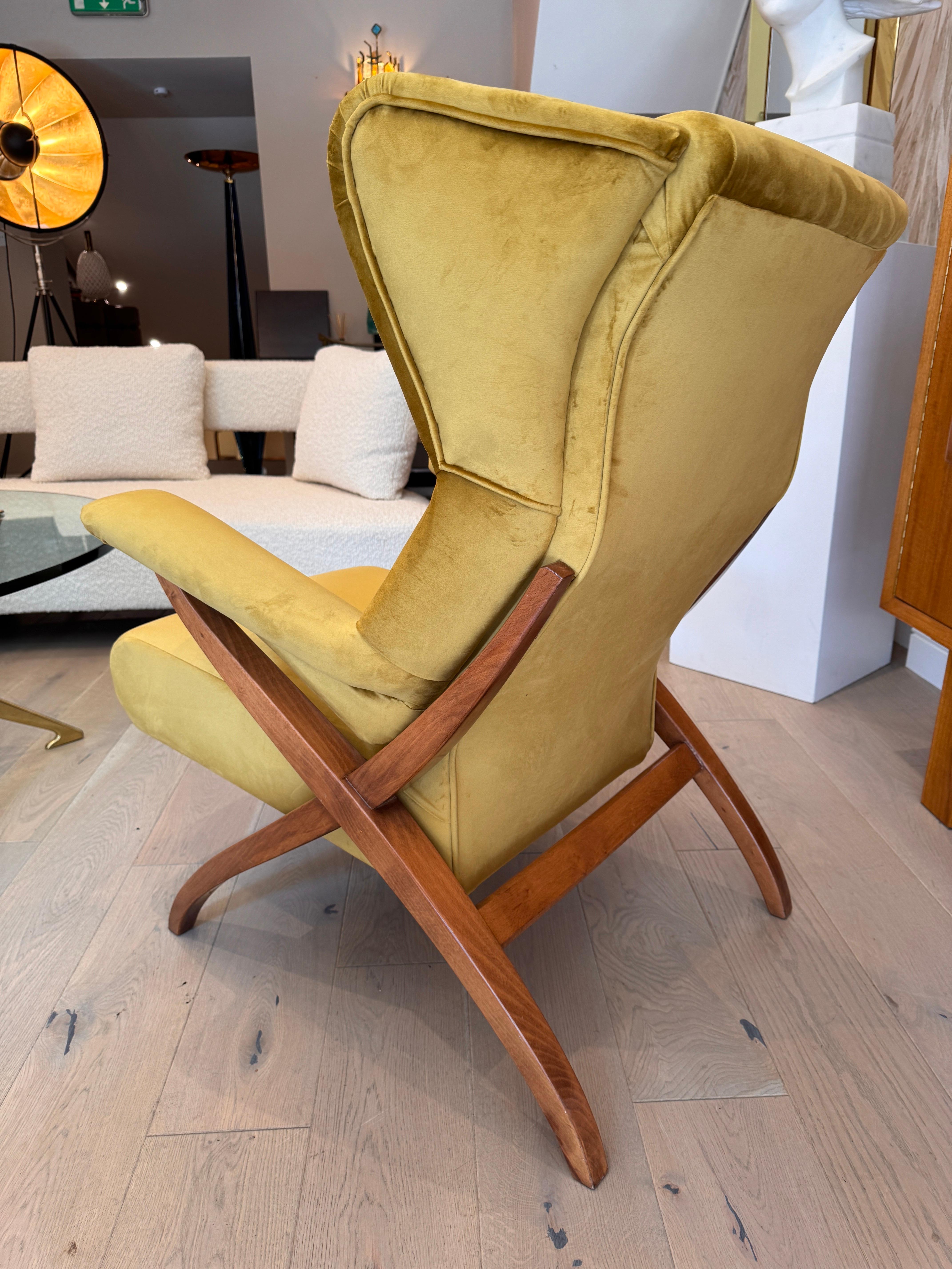 Fauteuil italien à oreilles par Franco Albini en vente 2