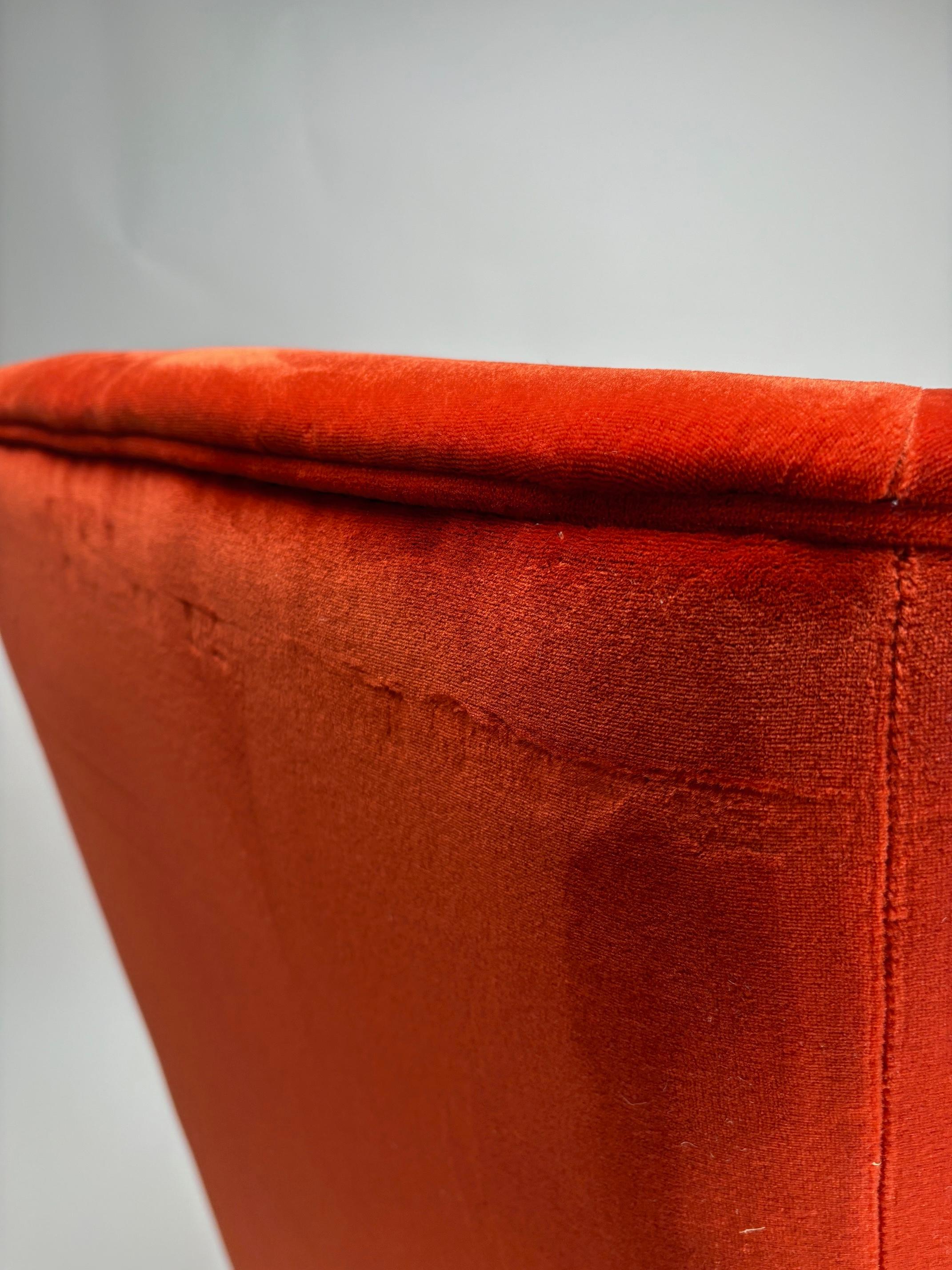 Sillón italiano orejero de estilo moderno de mediados de siglo en venta 4