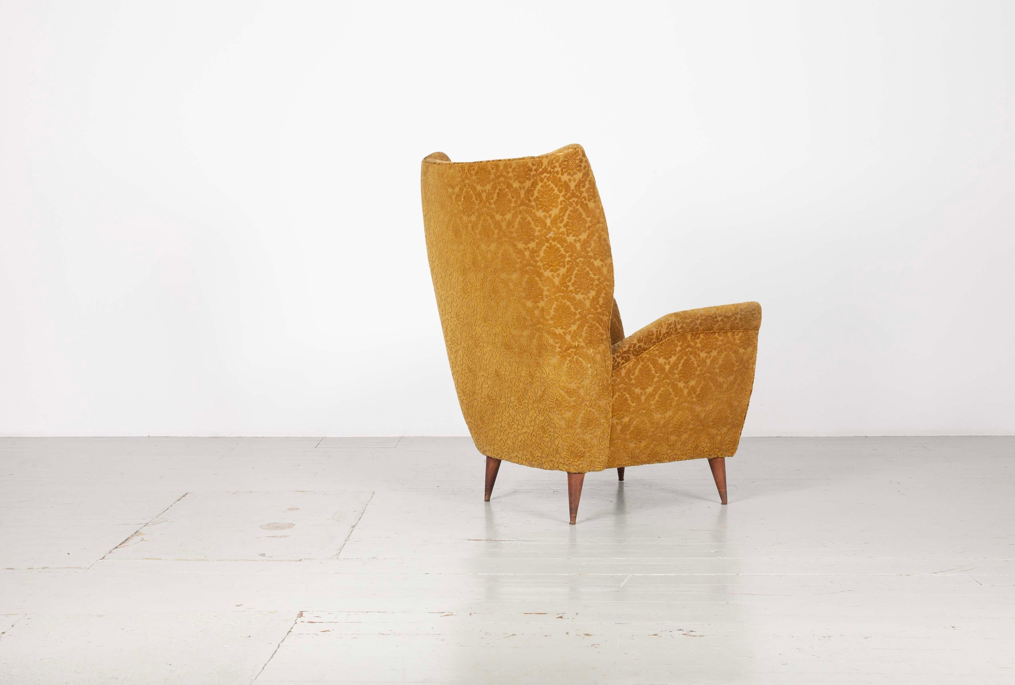 Italian Wingback Chair in original condition, Produced by I.S.A. Bergamo, 1950s For Sale 2
