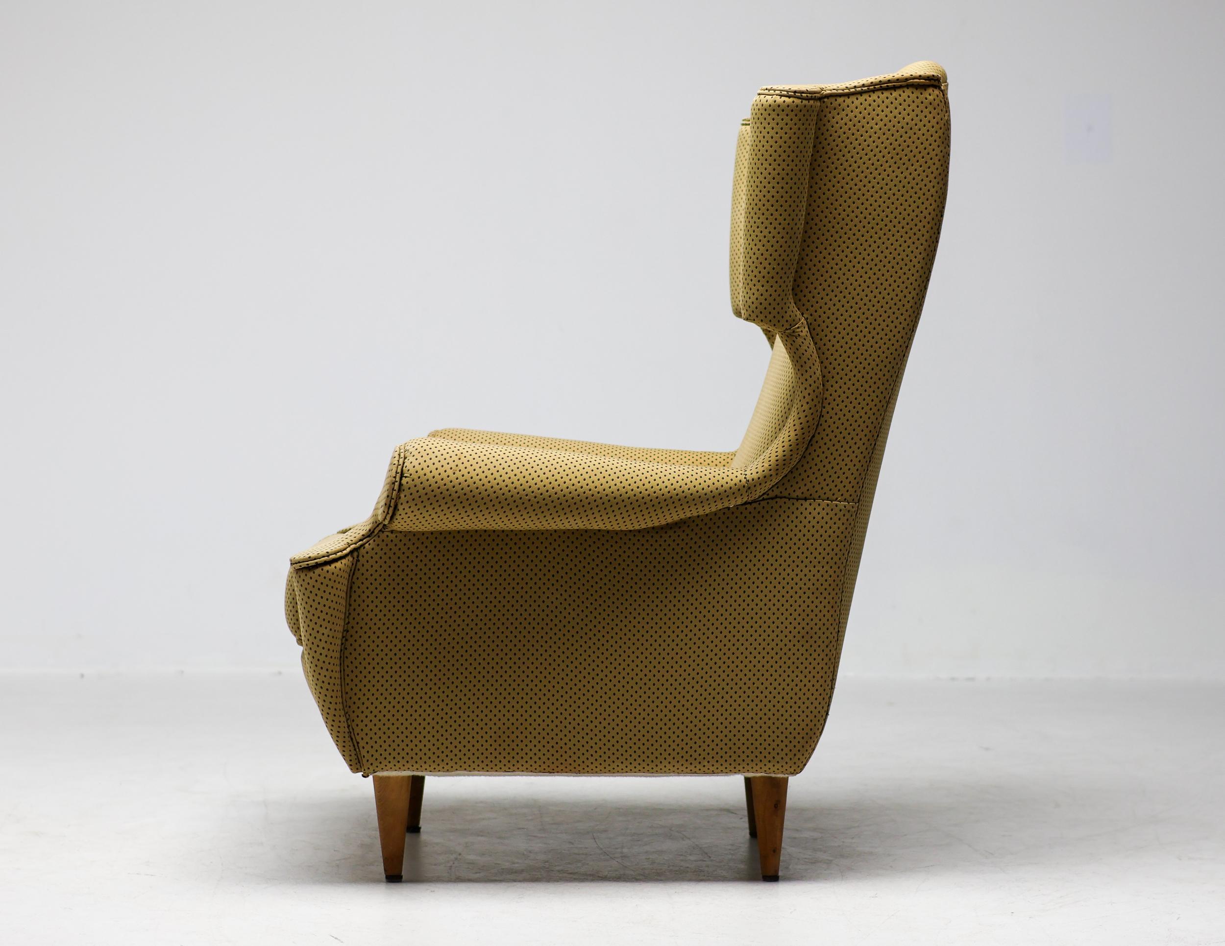 Italian Wingback Chair, I.S.A. Bergamo, circa 1950 In Good Condition For Sale In Dronten, NL