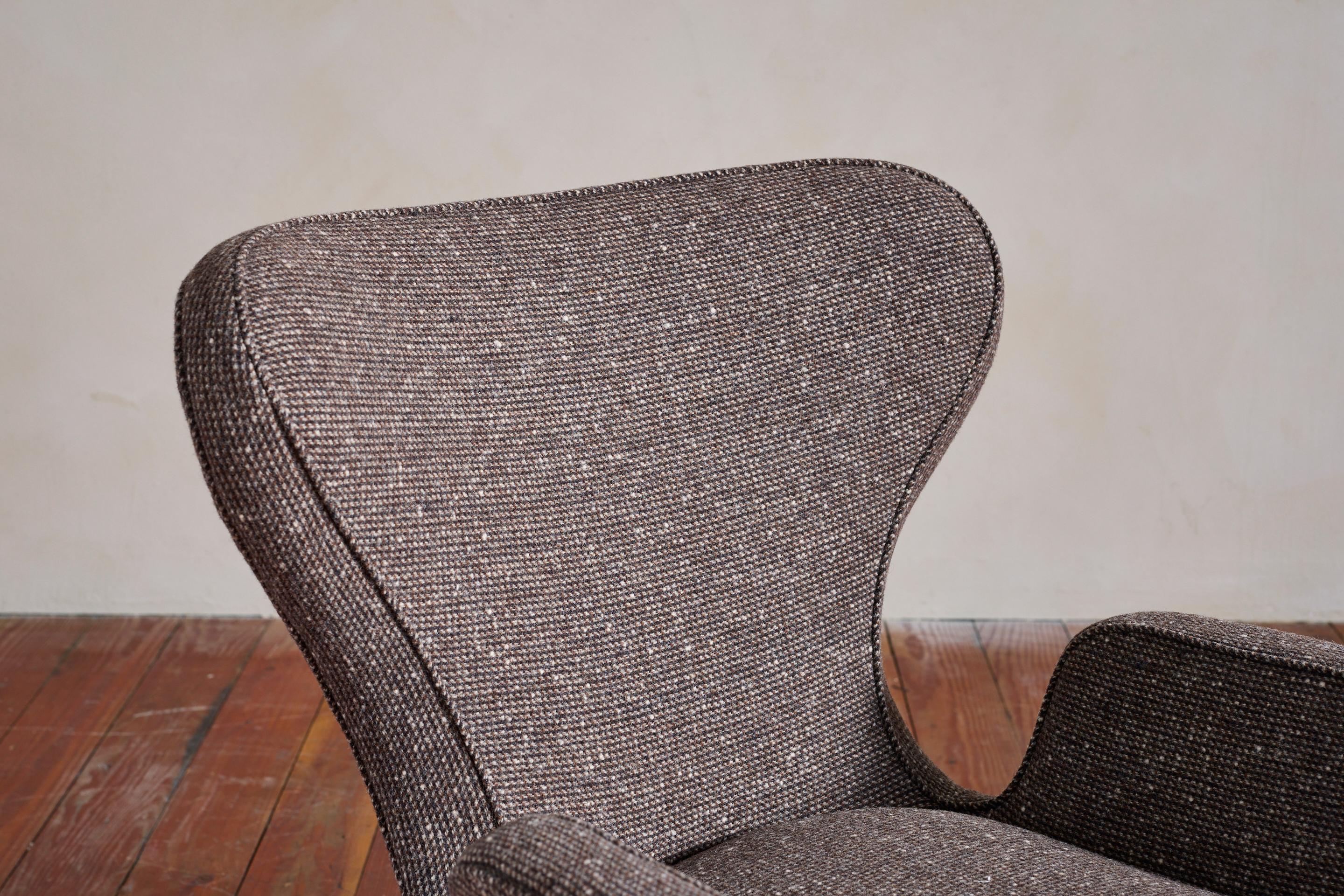 Italienische Ohrensessel mit Fußhockern im Angebot 6