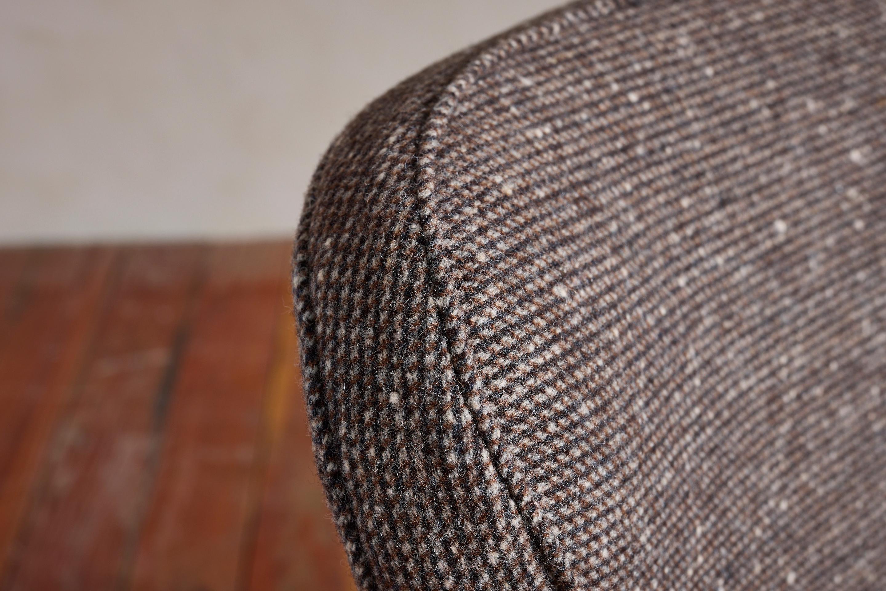 Italienische Ohrensessel mit Fußhockern im Angebot 8