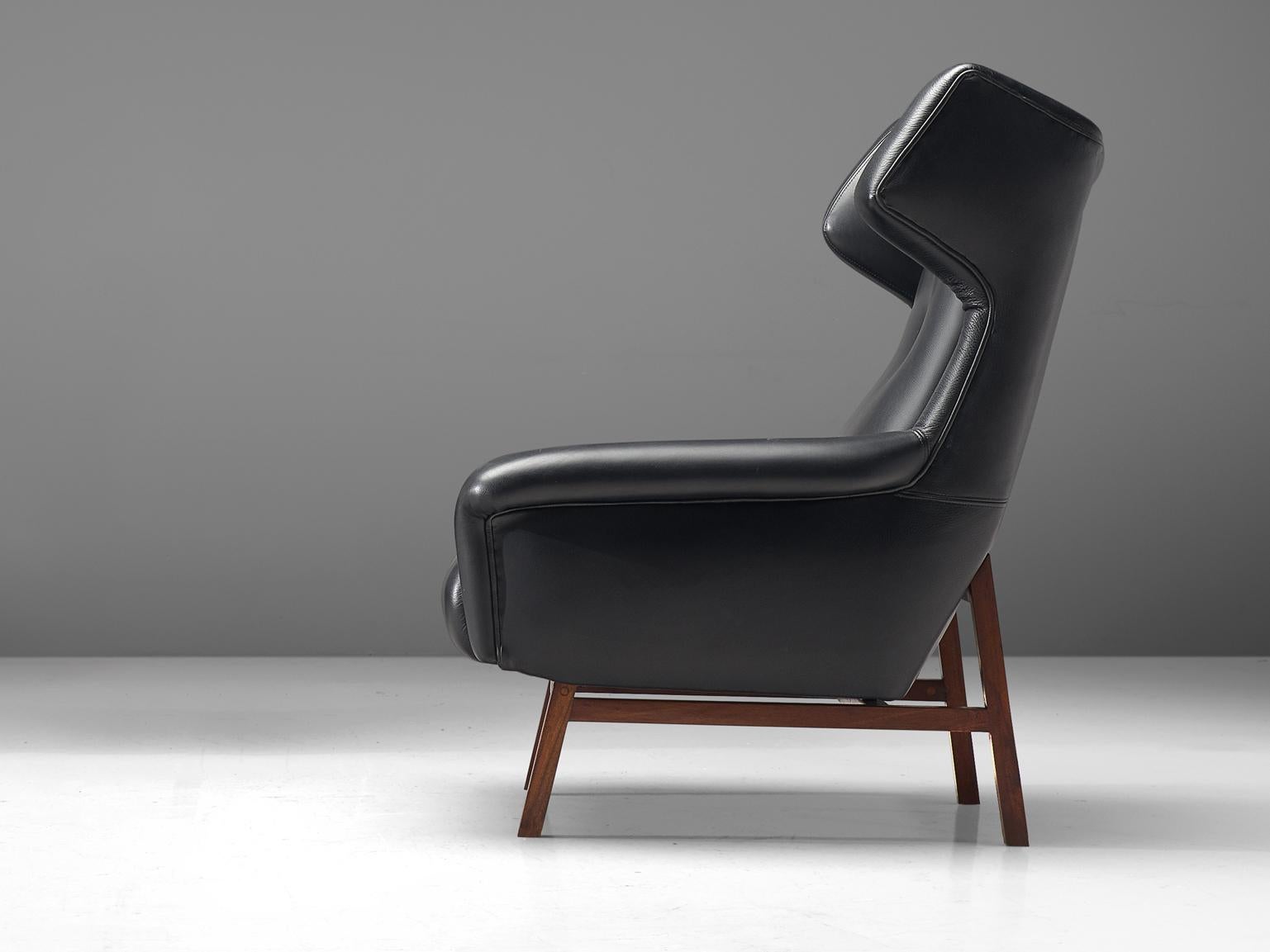 Mid-Century Modern Italian Wingback Lounge Chair in Black Leather and Mahogany  For Sale