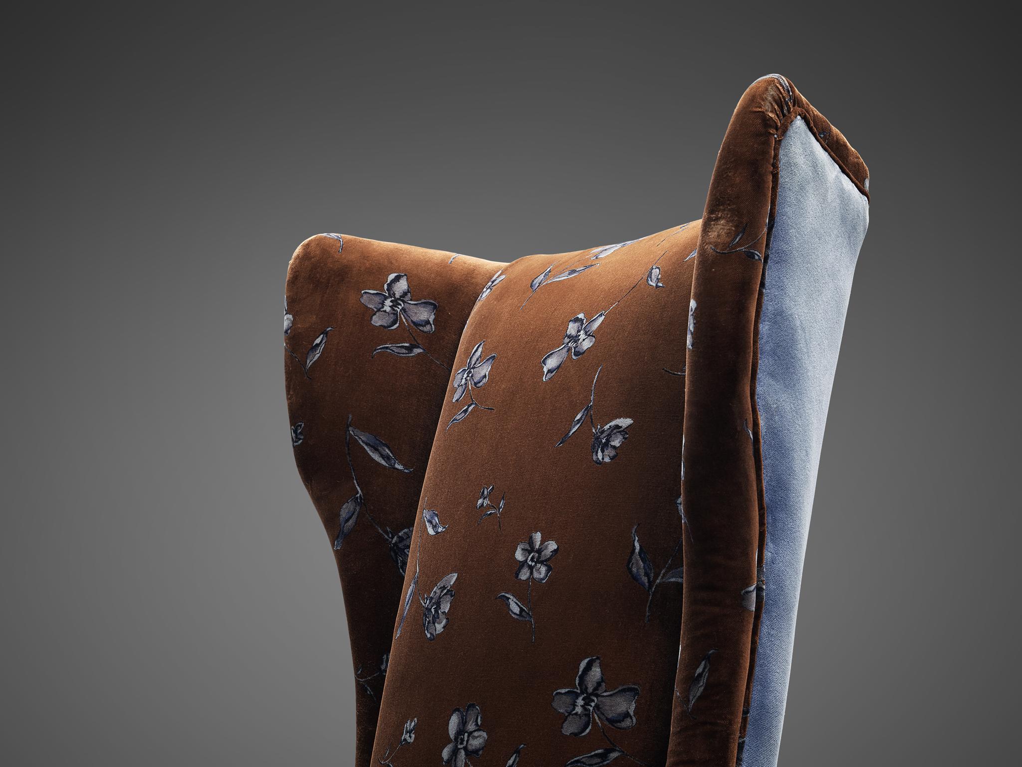 Mid-Century Modern Fauteuil de salon italien Wingback en tissu à fleurs
