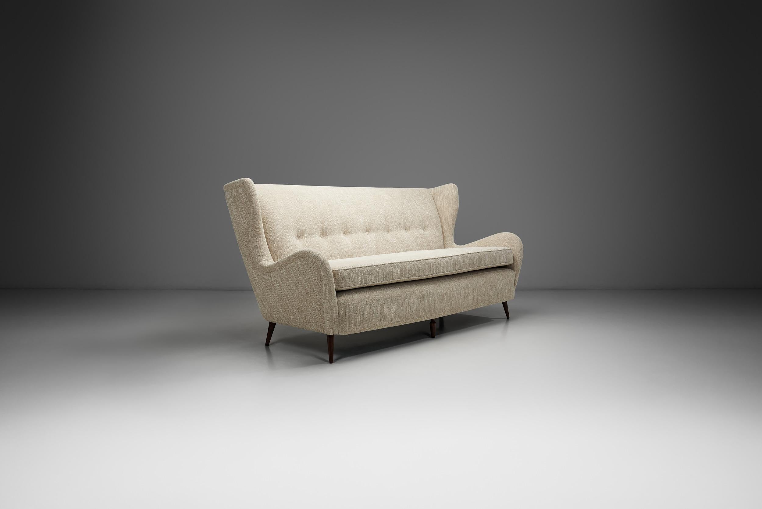 Italienisches Dreisitzer-Sofa mit Rückenlehne, Italien um 1950 im Zustand „Gut“ im Angebot in Utrecht, NL