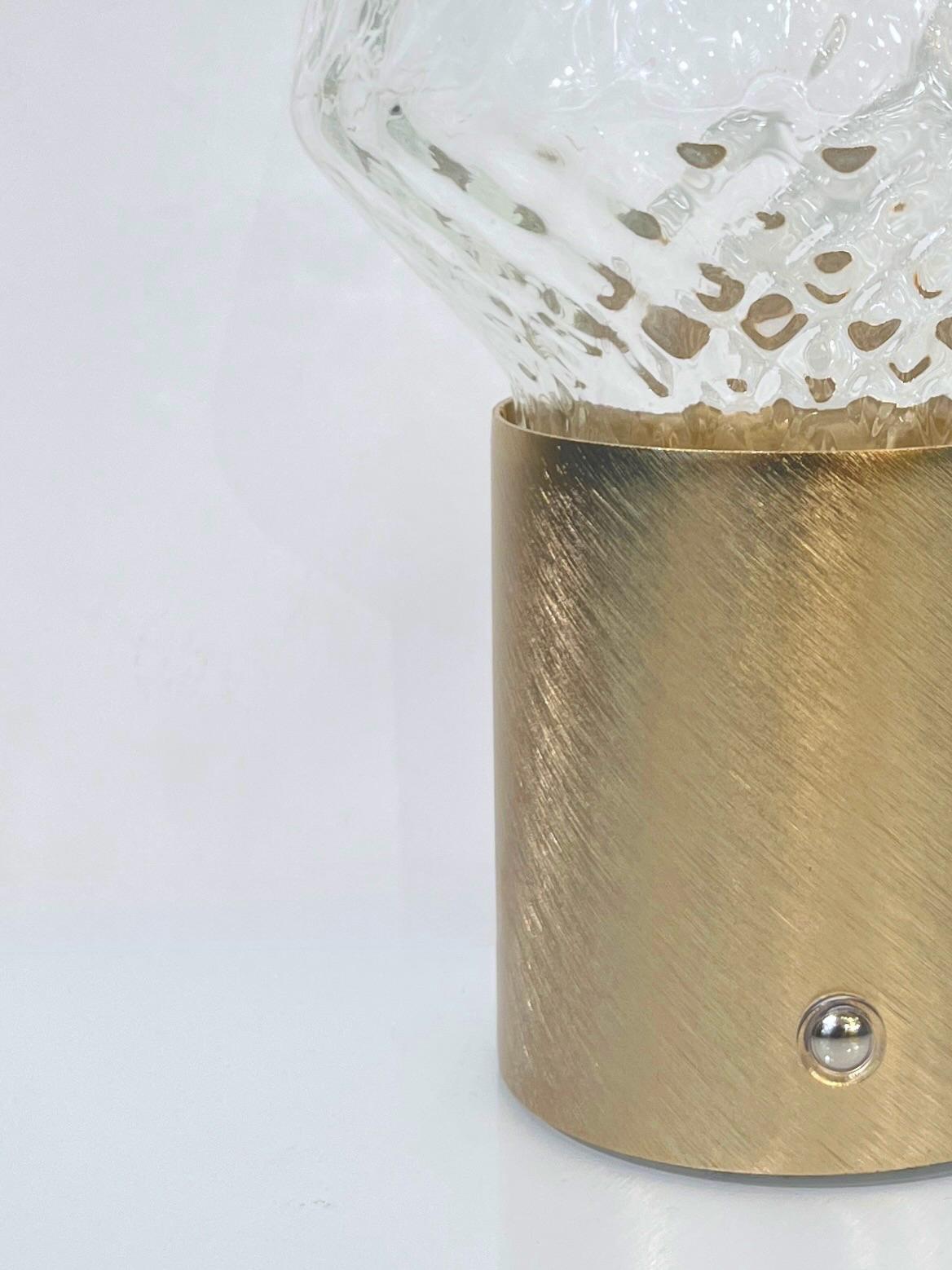 Ein Multiforme-Produkt für Cosulich Interiors & Antiques. Dieses Objekt entspricht einer innovativen Lösung von Form und Funktion:  eine beleuchtete Vase... eine Tischlampe... ein dekorativer, skulpturaler, stilisierter Baum... und wird