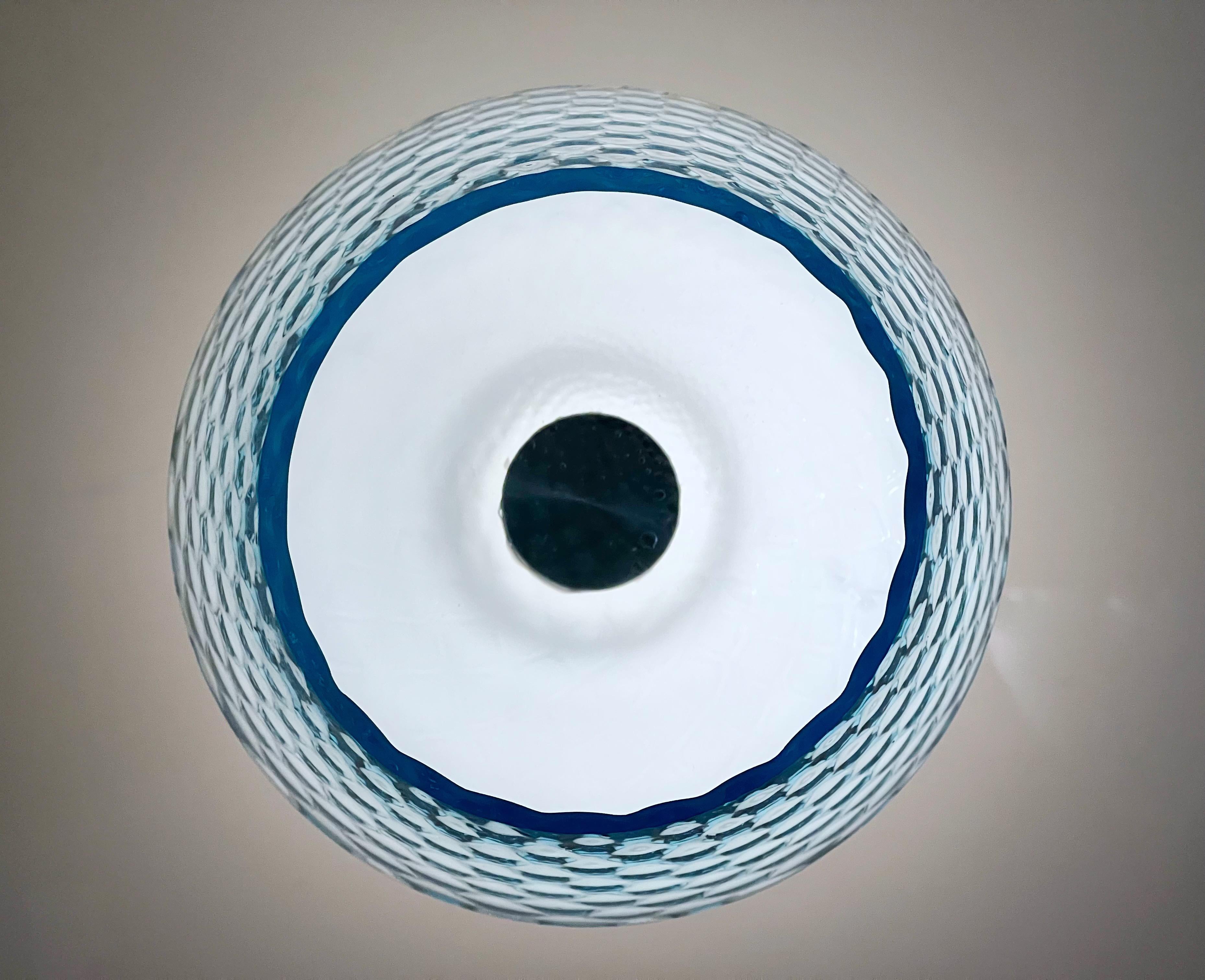 Lampe de bureau/vase de table italienne en verre blanc clair et bleu clair à gradation câblée en vente 2