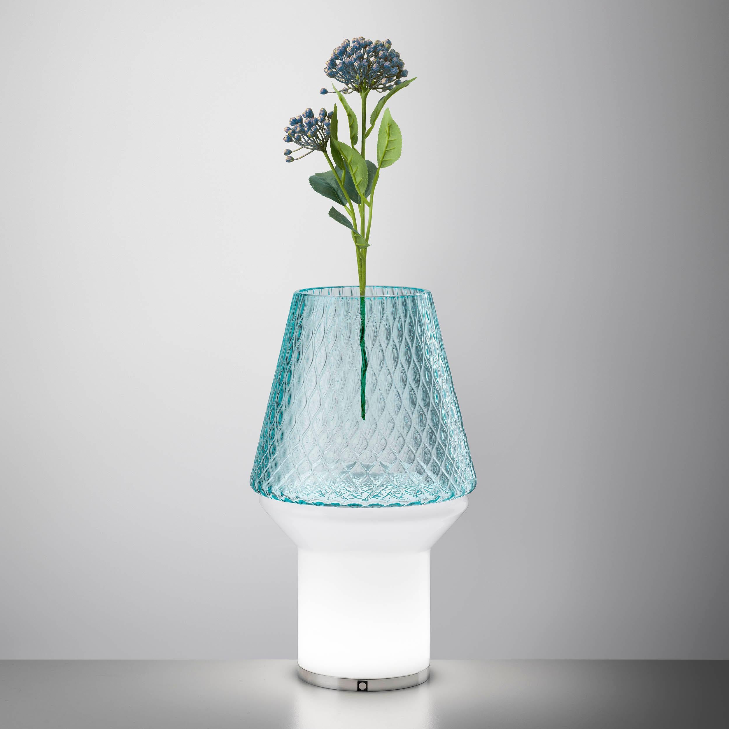 Lampe de bureau/vase de table italienne en verre blanc clair et bleu clair à gradation câblée en vente 4