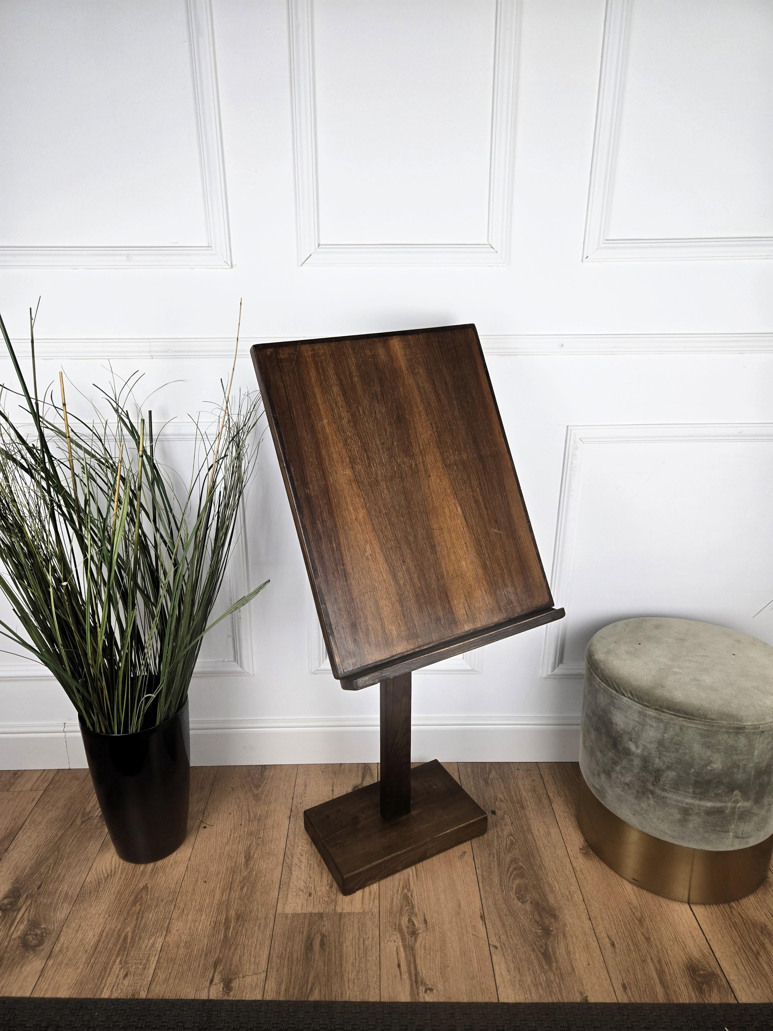 Italian Wood Adjustable Tall Floor Lectern Book Stand In Good Condition For Sale In Carimate, Como