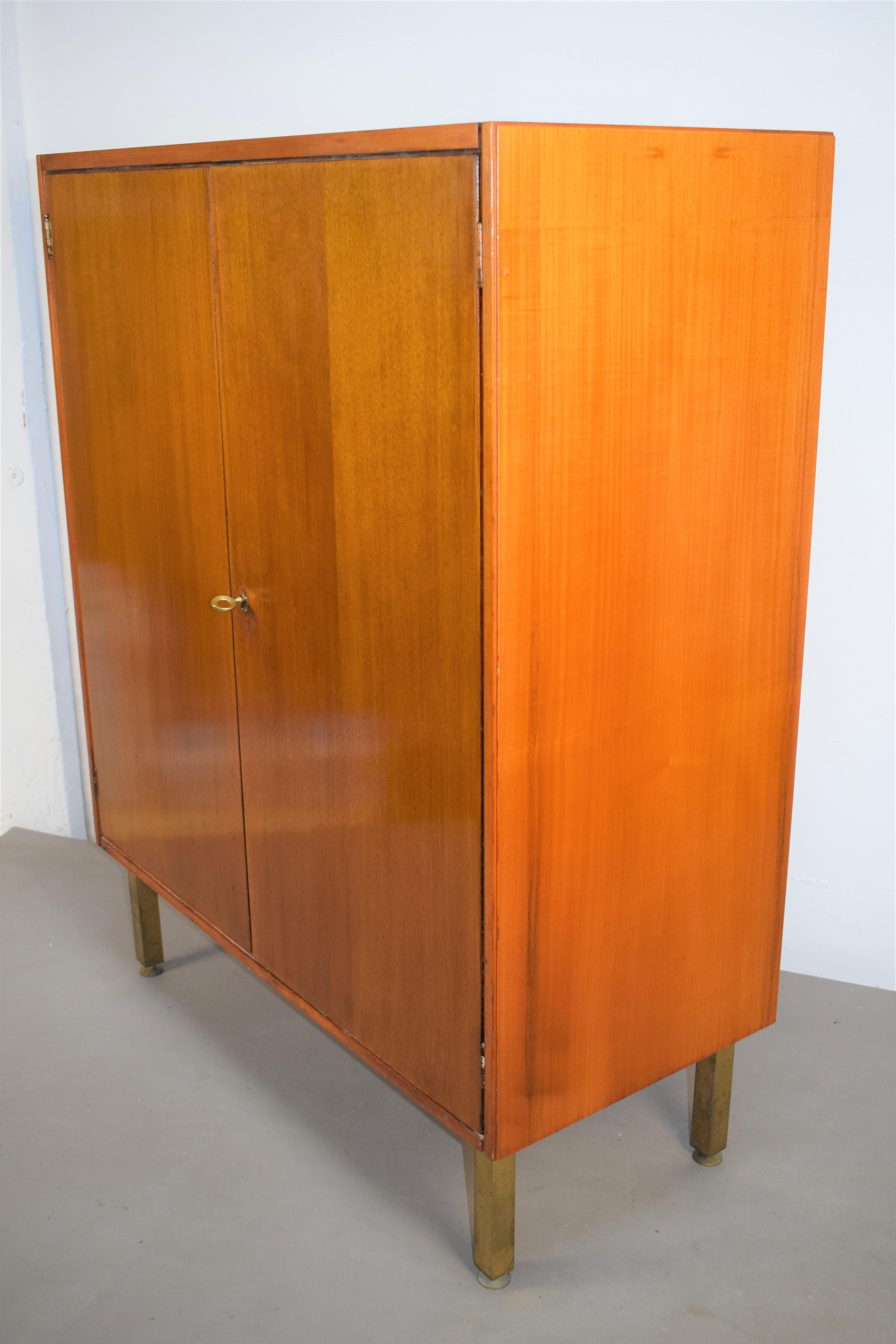 Italian Wood and Brass Cabinet, 1960s In Good Condition For Sale In Palermo, PA