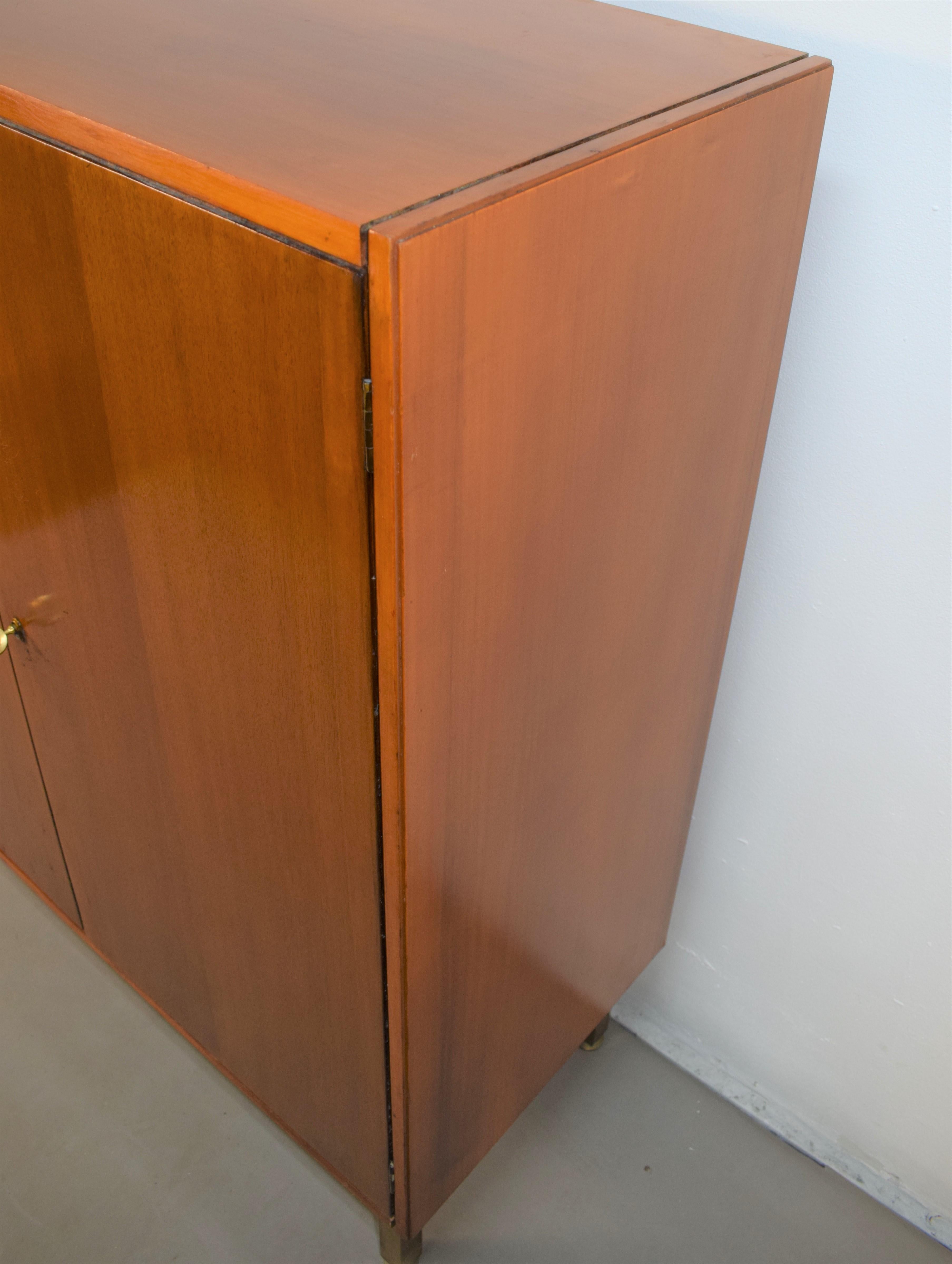 Italian Wood and Brass Cabinet, 1960s For Sale 4