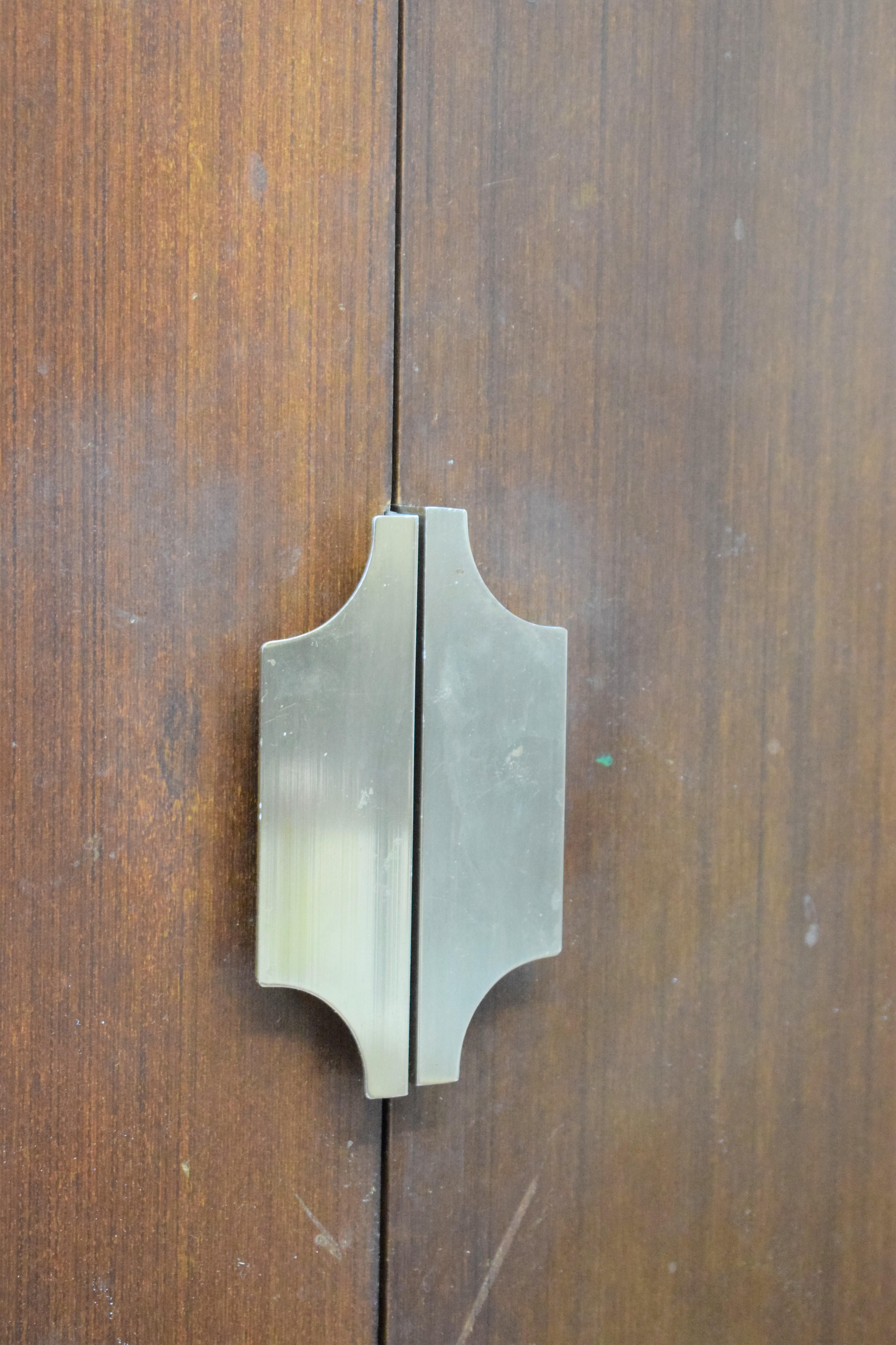 Italian wood and brass wardrobe, 1960s.
Dimensions: H=180 cm; W=121 cm; D=60 cm.