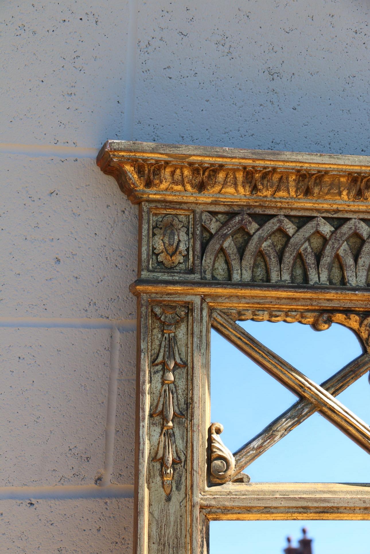 Italienischer Spiegel aus Wood und Blattgold (Mitte des 20. Jahrhunderts) im Angebot