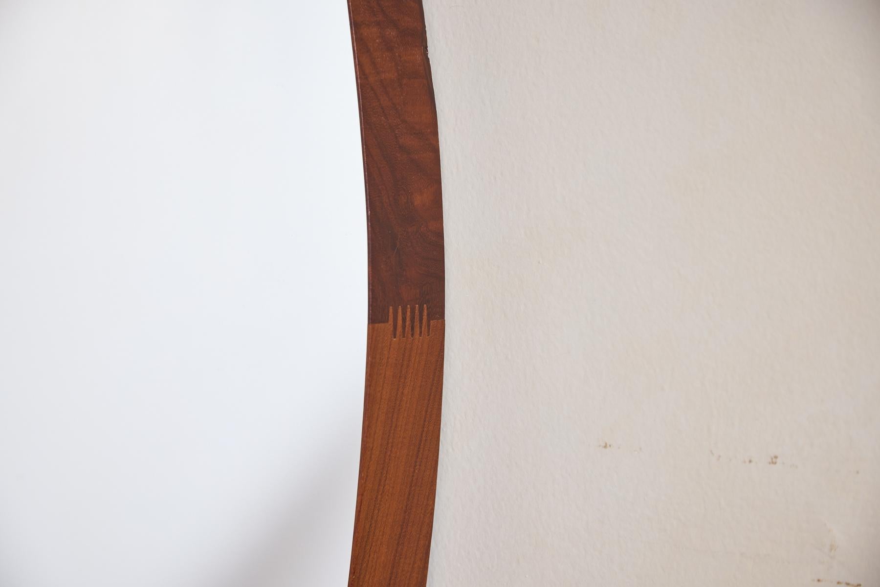 Specchio in legno e pelle italiano in vendita 6