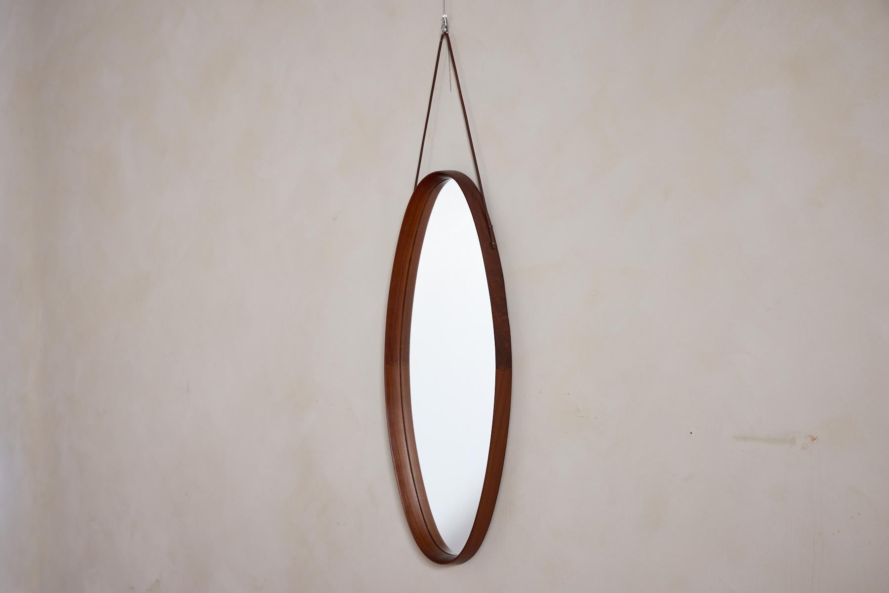 Specchio in legno e pelle italiano in vendita 3