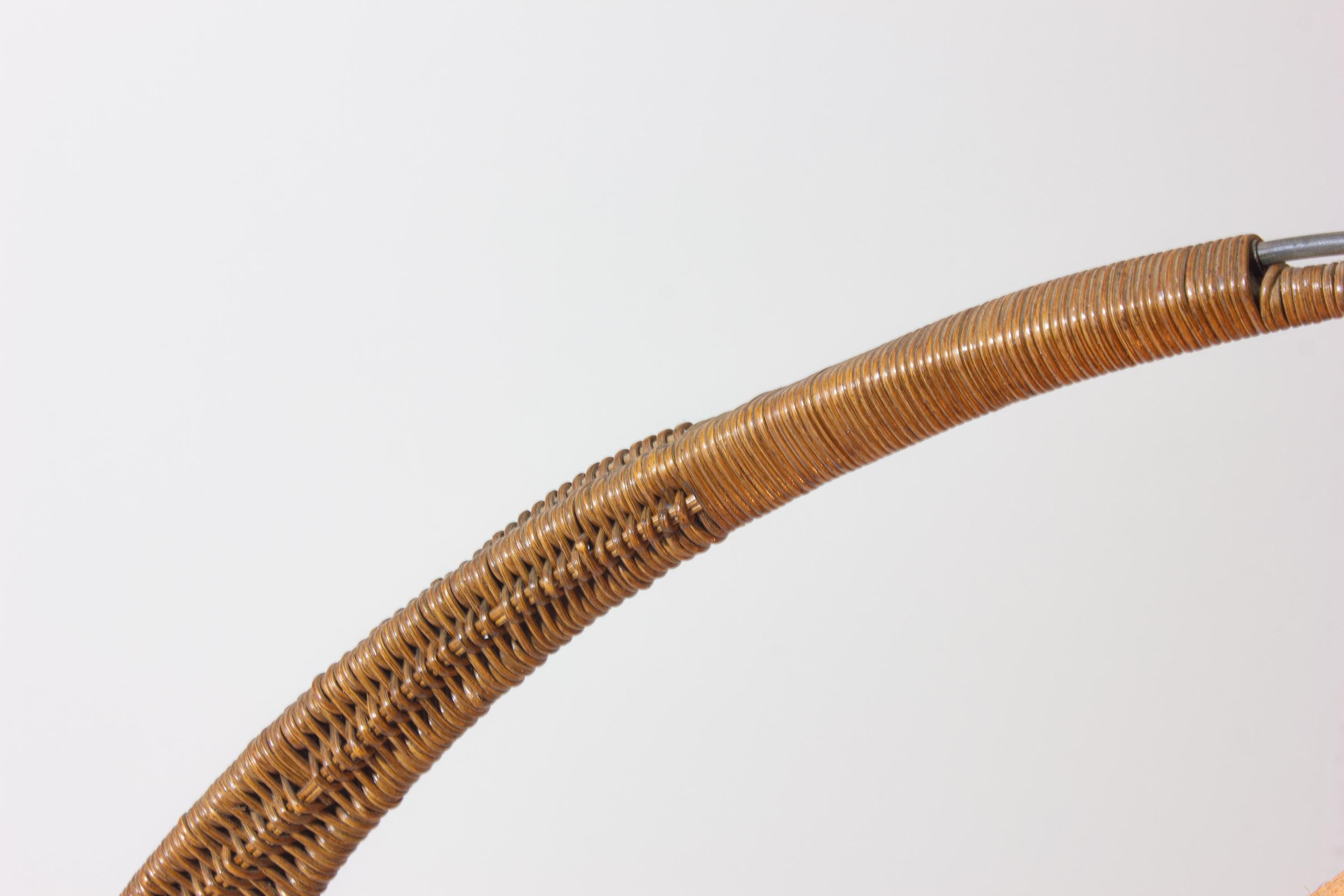 Italian wood arc floor lamp in rattan, 1970s en venta 9