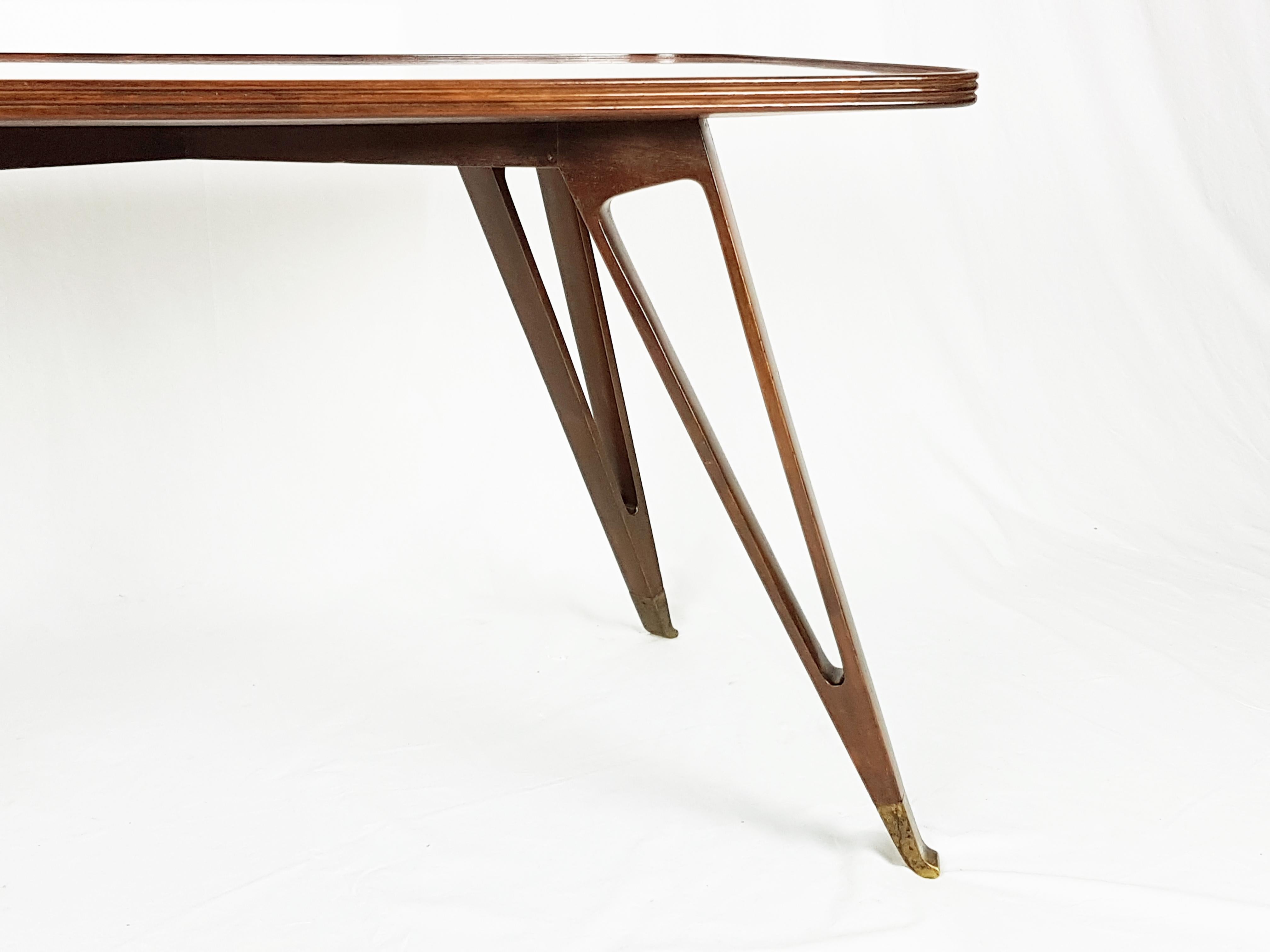 Italian Wood & Brass Mid-Century Modern Coffee Table Attrib. to Paolo Buffa For Sale 2