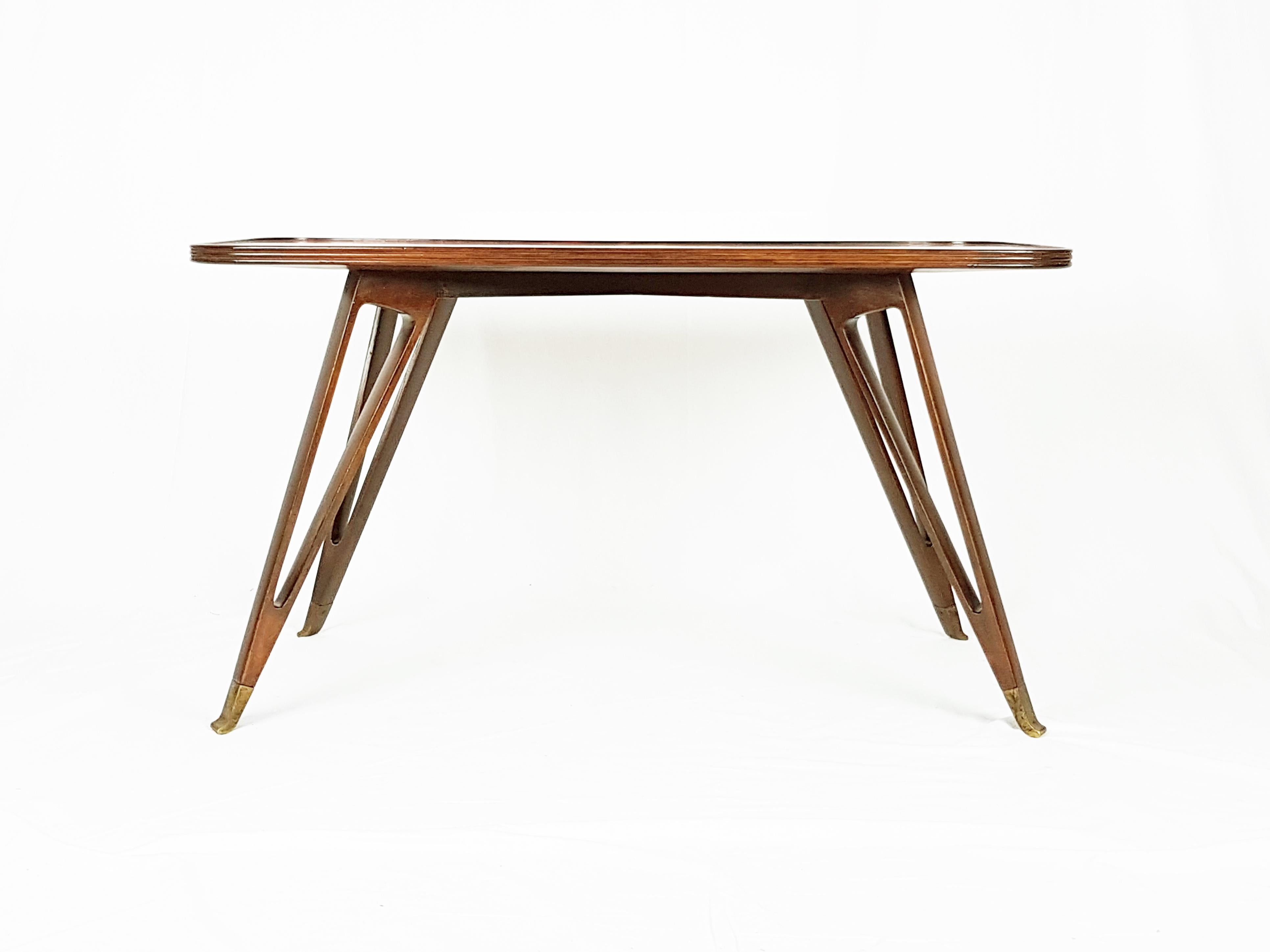 Italian Wood & Brass Mid-Century Modern Coffee Table Attrib. to Paolo Buffa For Sale 4