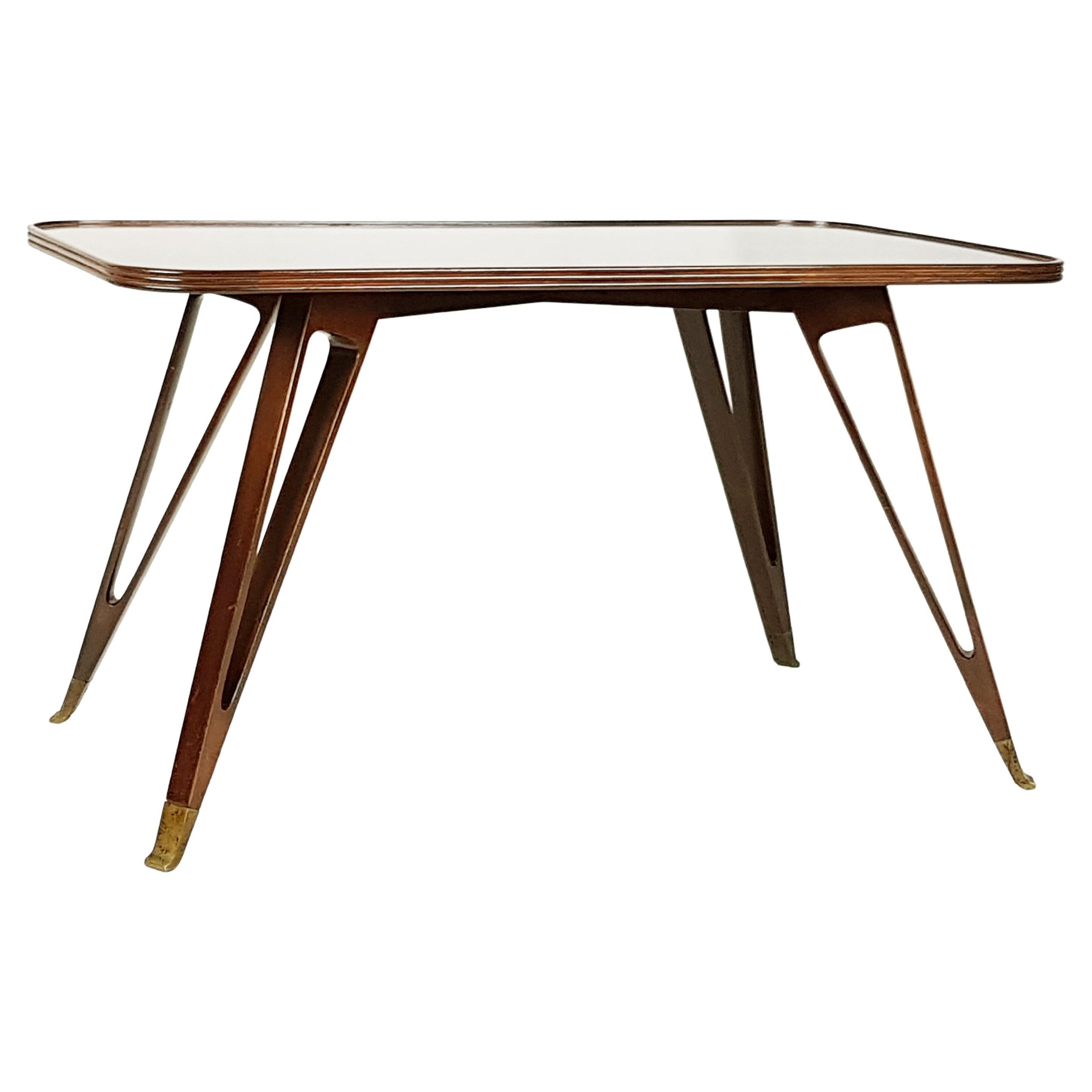 Table basse italienne en bois et laiton de style mi-siècle moderne attribuée à Paolo Buffa
