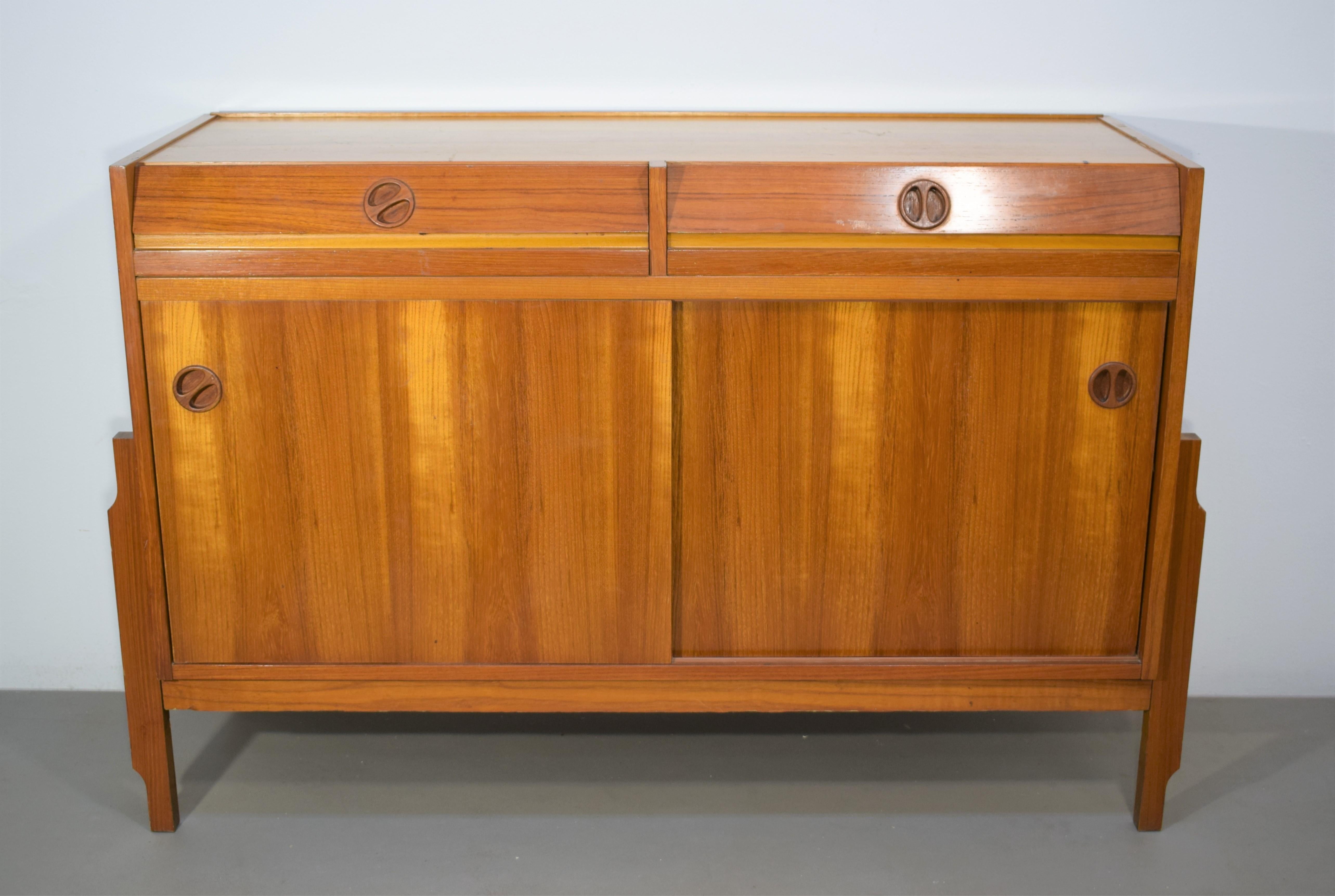 Italian wood cabinet, 1960s.

Dimensions: H= 83 cm; W= 130 cm; D= 43 cm.