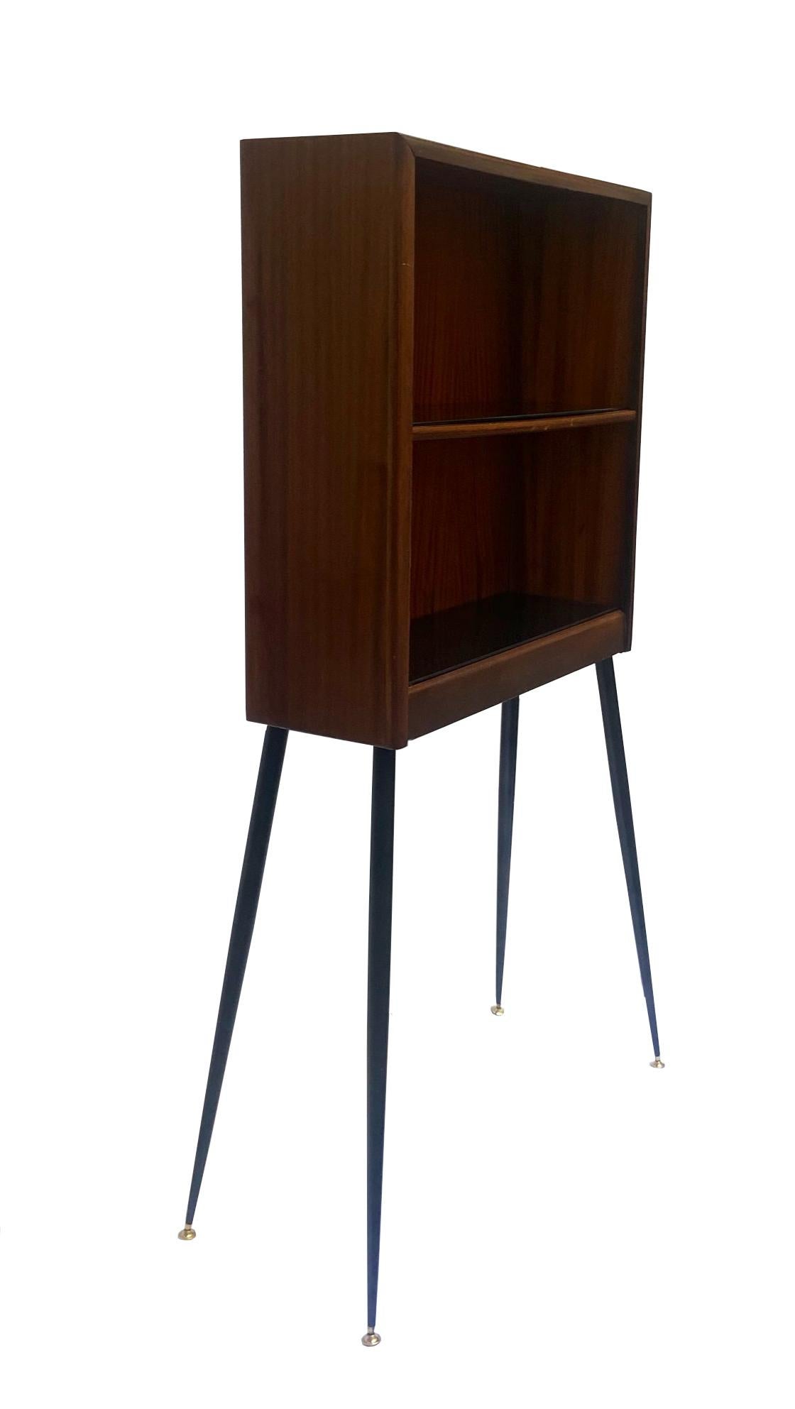Italian Wood Cabinet or Étagère with Black Metal Feet and Brass Ends, 1960s In Good Condition In Naples, IT