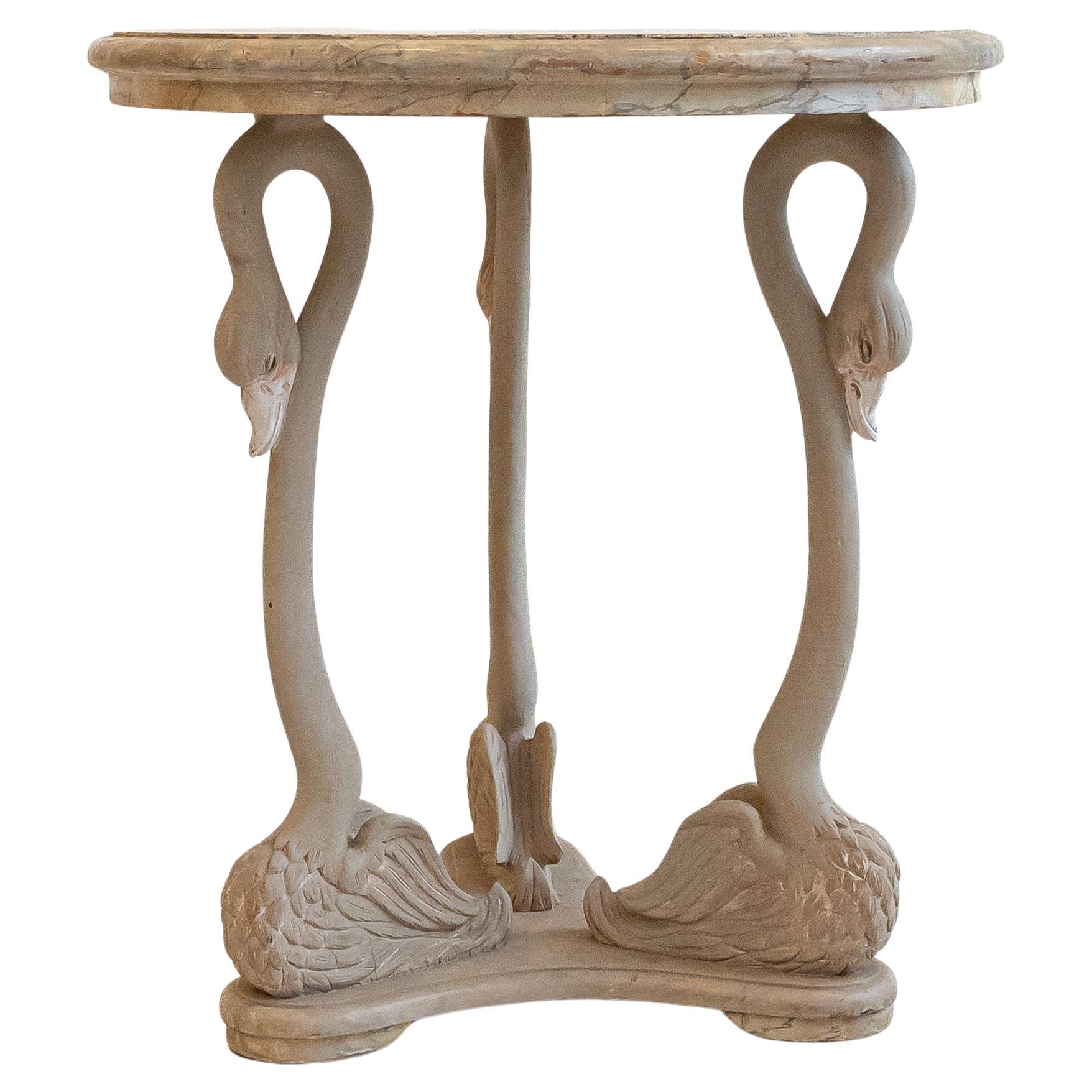 Table Swan italienne en bois sculpté avec plateau faussement marbré
