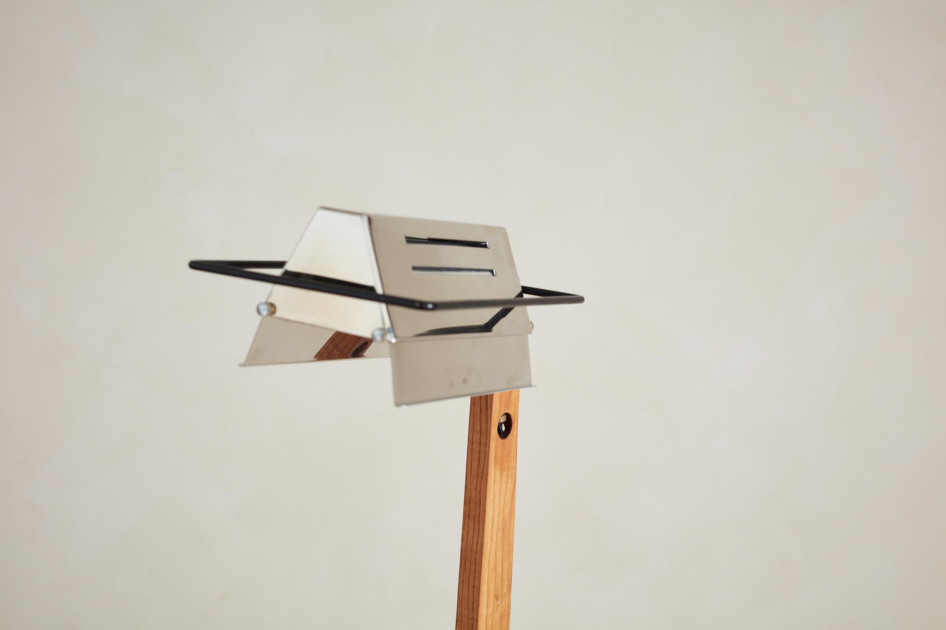 Lampada da terra in Wood con base in travertino in vendita 7