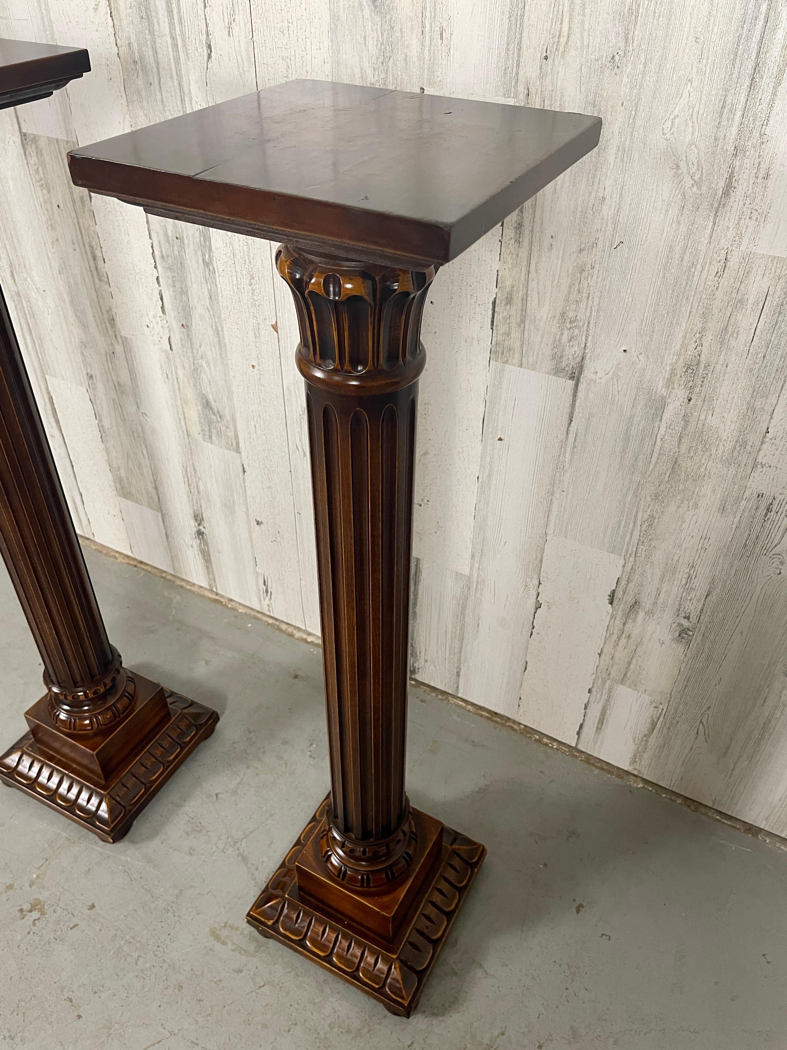 Vintage carved wood in the classical style with fluted columns topped with modified acanthus leaves carvings. Made in italy.