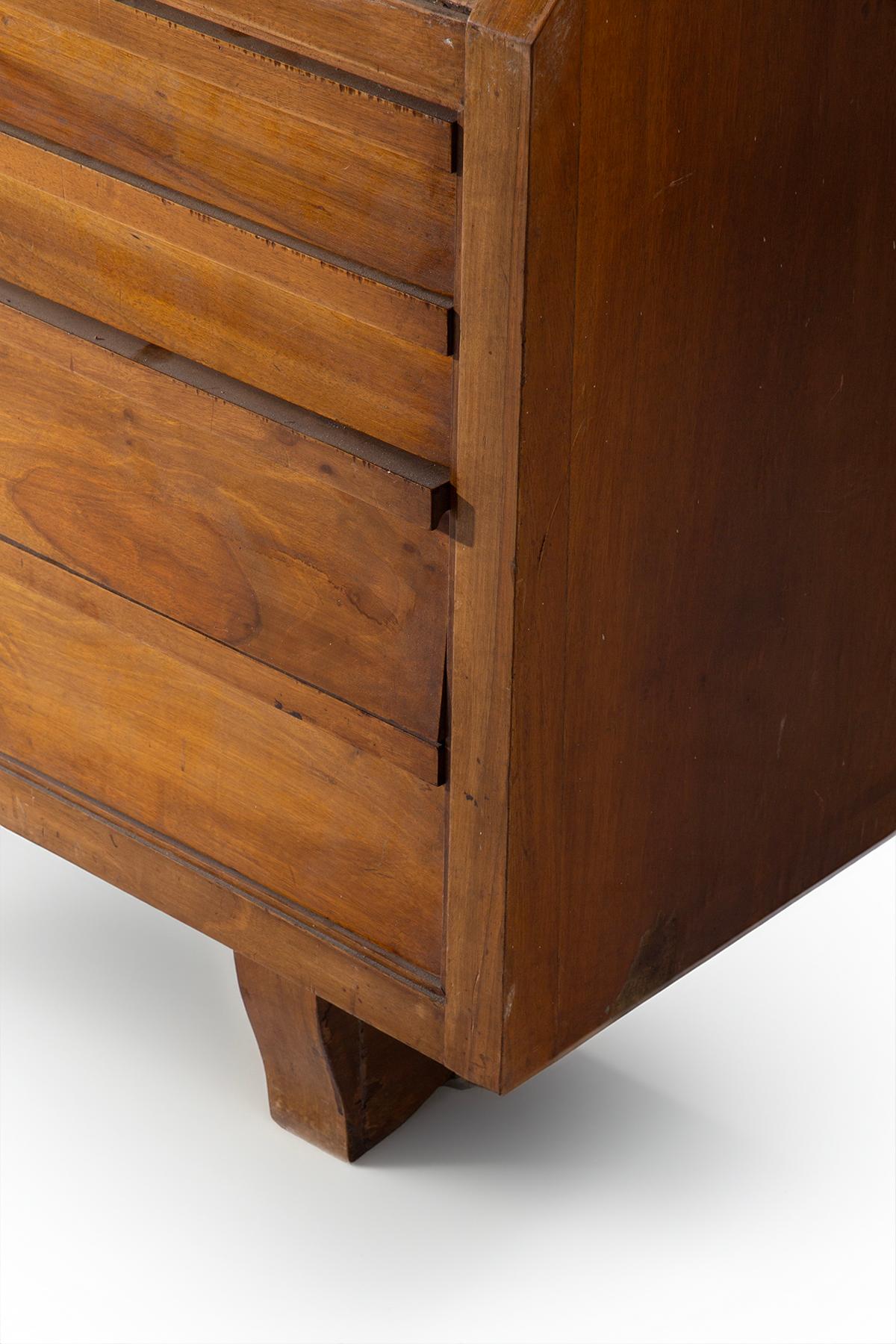 Let yourself be captivated by the timeless charm of this 1950s Italian chest of drawers and writing desk, a true gem of design and craftsmanship. Made entirely of fine wood, this unique piece features six drawers with staggered heights, creating an