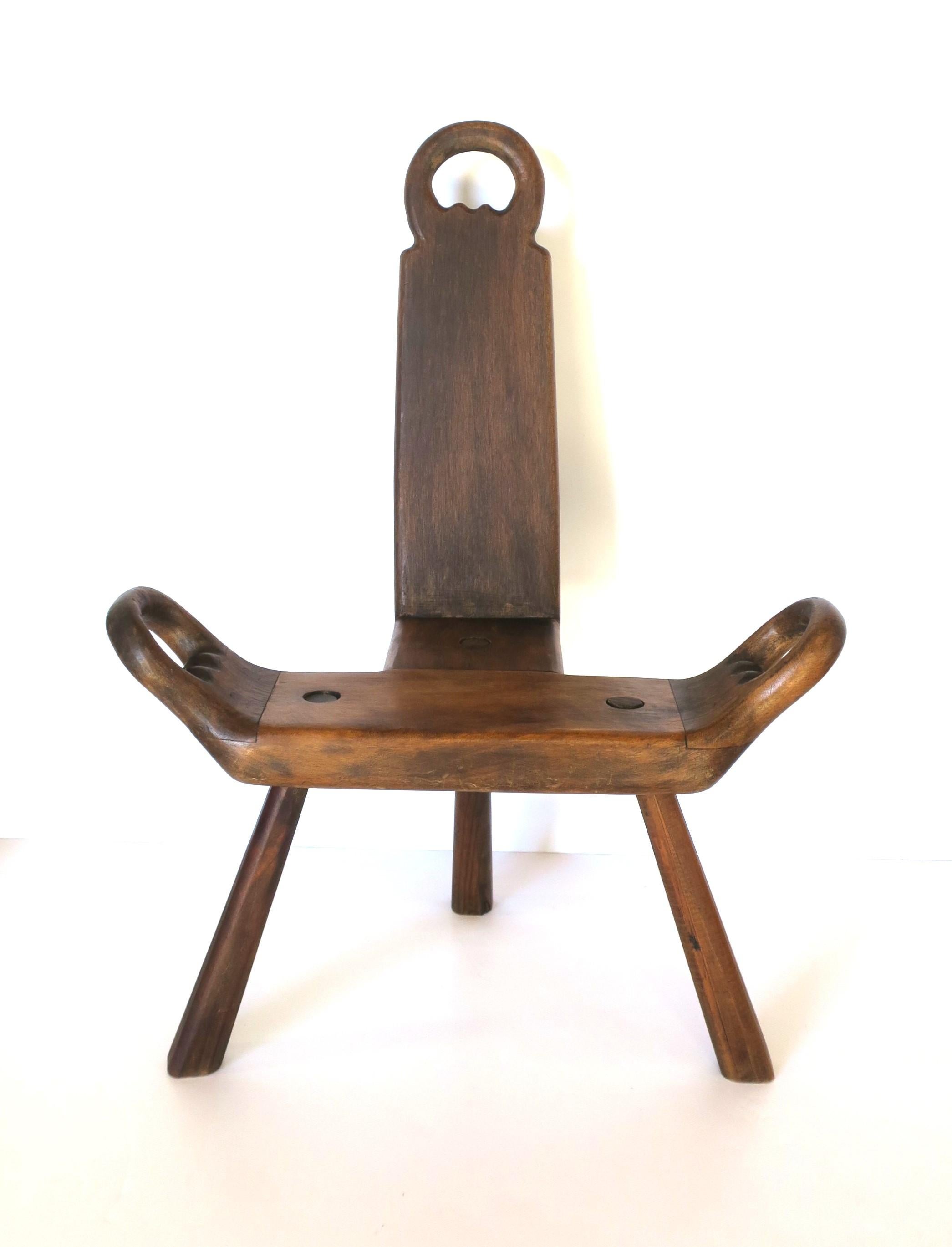 A beautiful Italian Sgabello wood side chair or stool, circa mid-20th century, Italy. 

Dimensions: 21.5