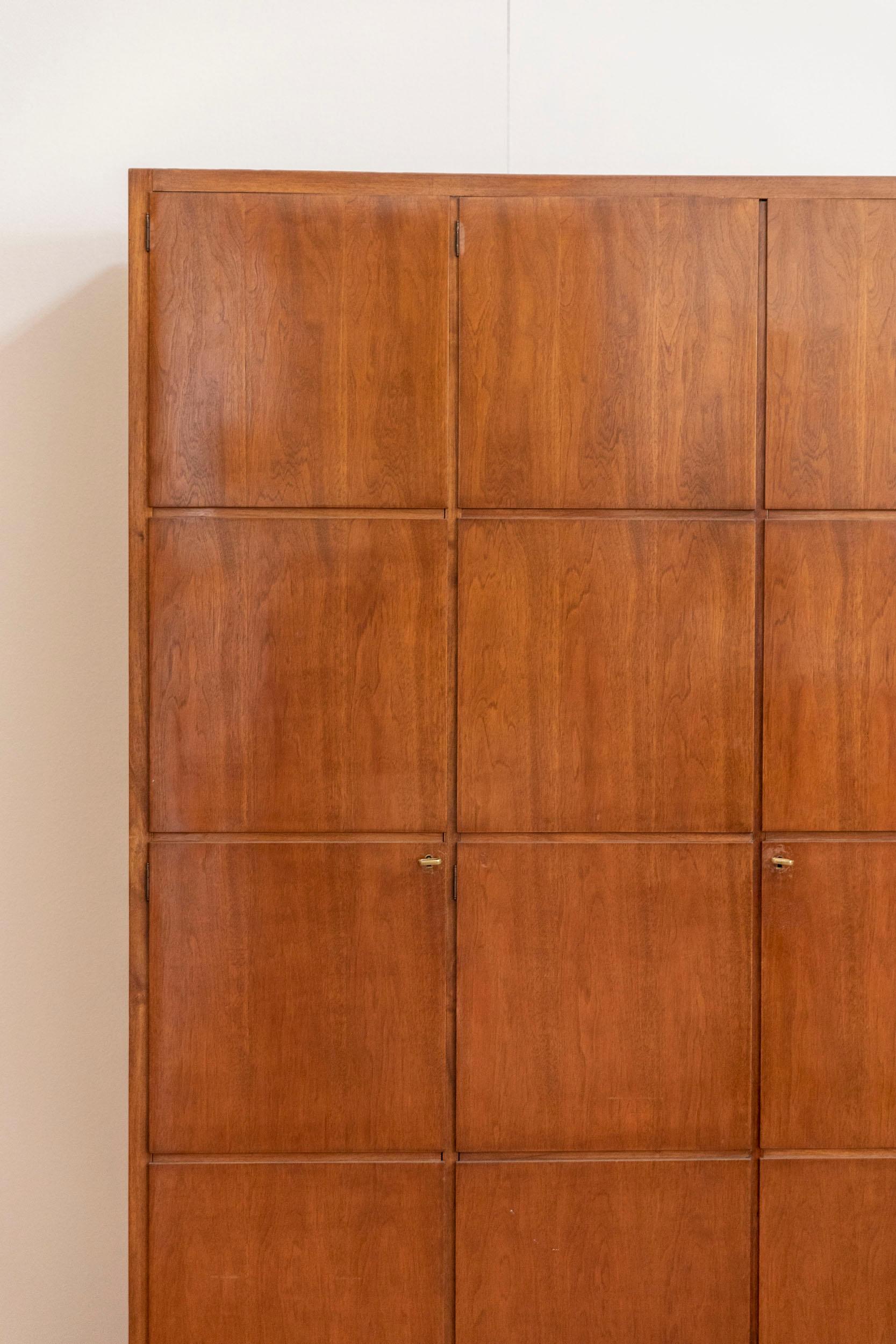 Two door wardrobe attributed to Paolo Buffa.
This armoire, made in walnut wood present a geometrical grid decoration with twelve section.
The interiors differ from each side, the left side has three shelves and two drawers, the right side present