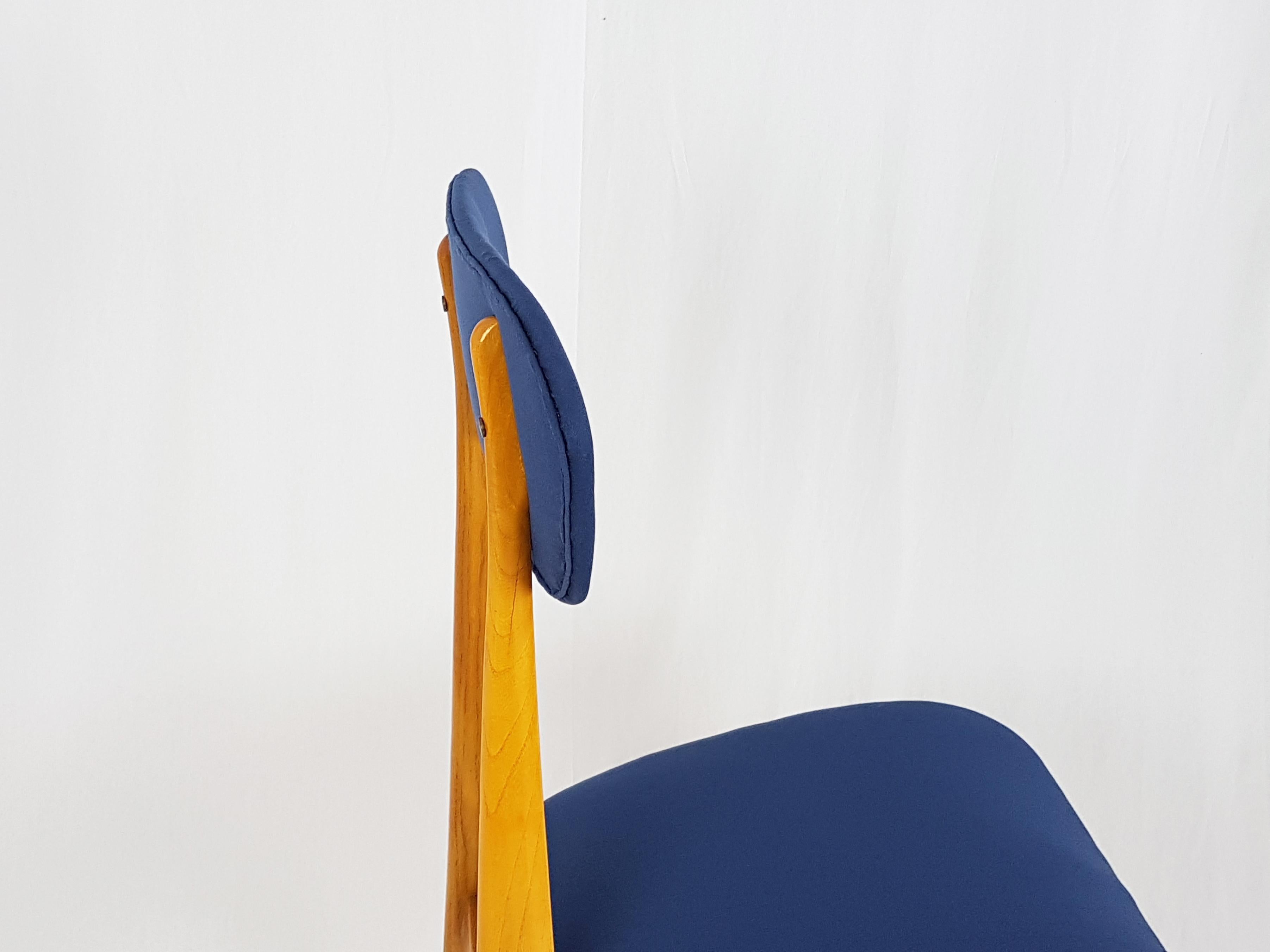 Italienischer Beistell-/Bürostuhl aus Holz und blauem Stoff aus der Mitte des Jahrhunderts im Zustand „Gut“ im Angebot in Varese, Lombardia