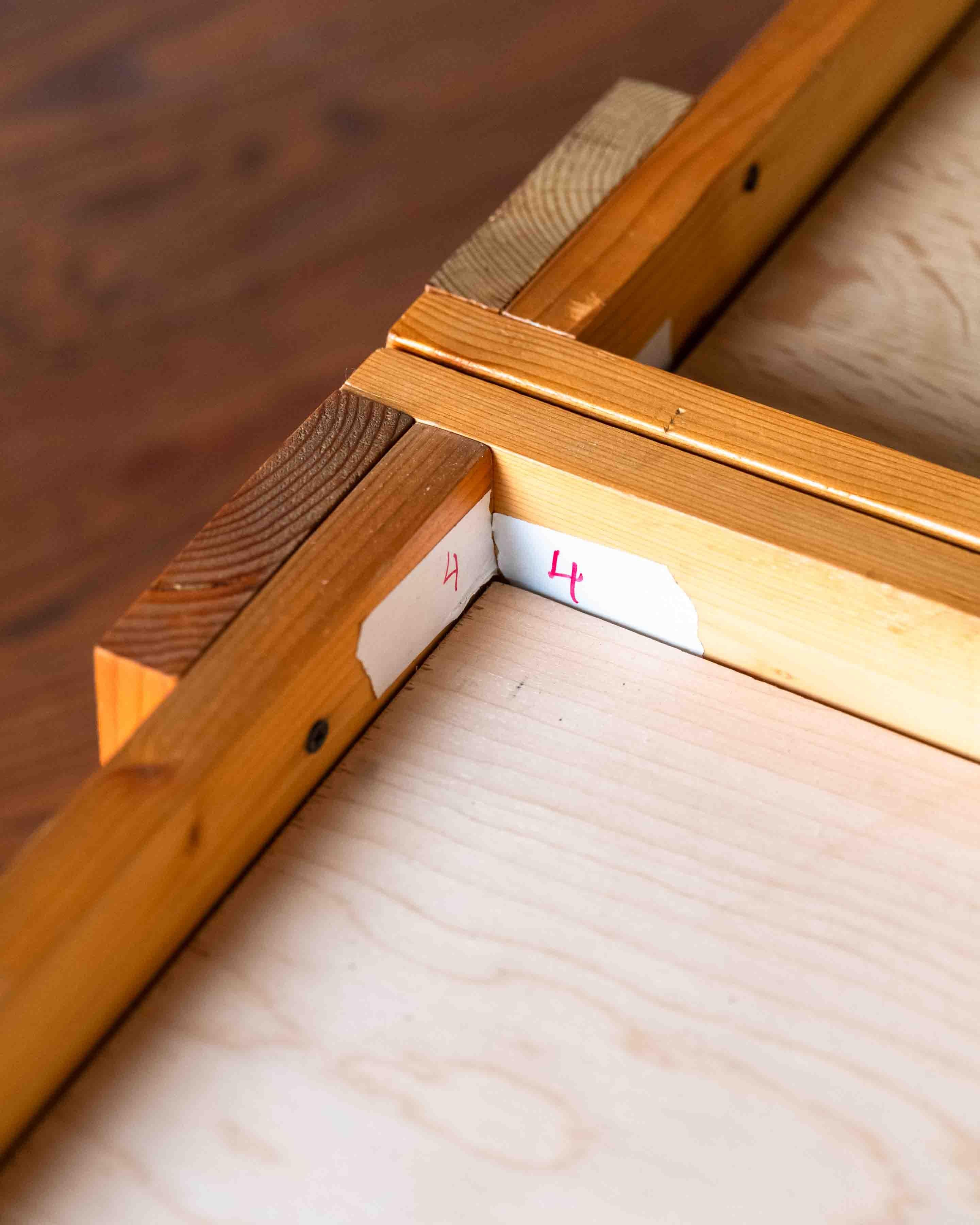 Italiano Letto italiano in legno di Enzo Mari, anni '70 in vendita