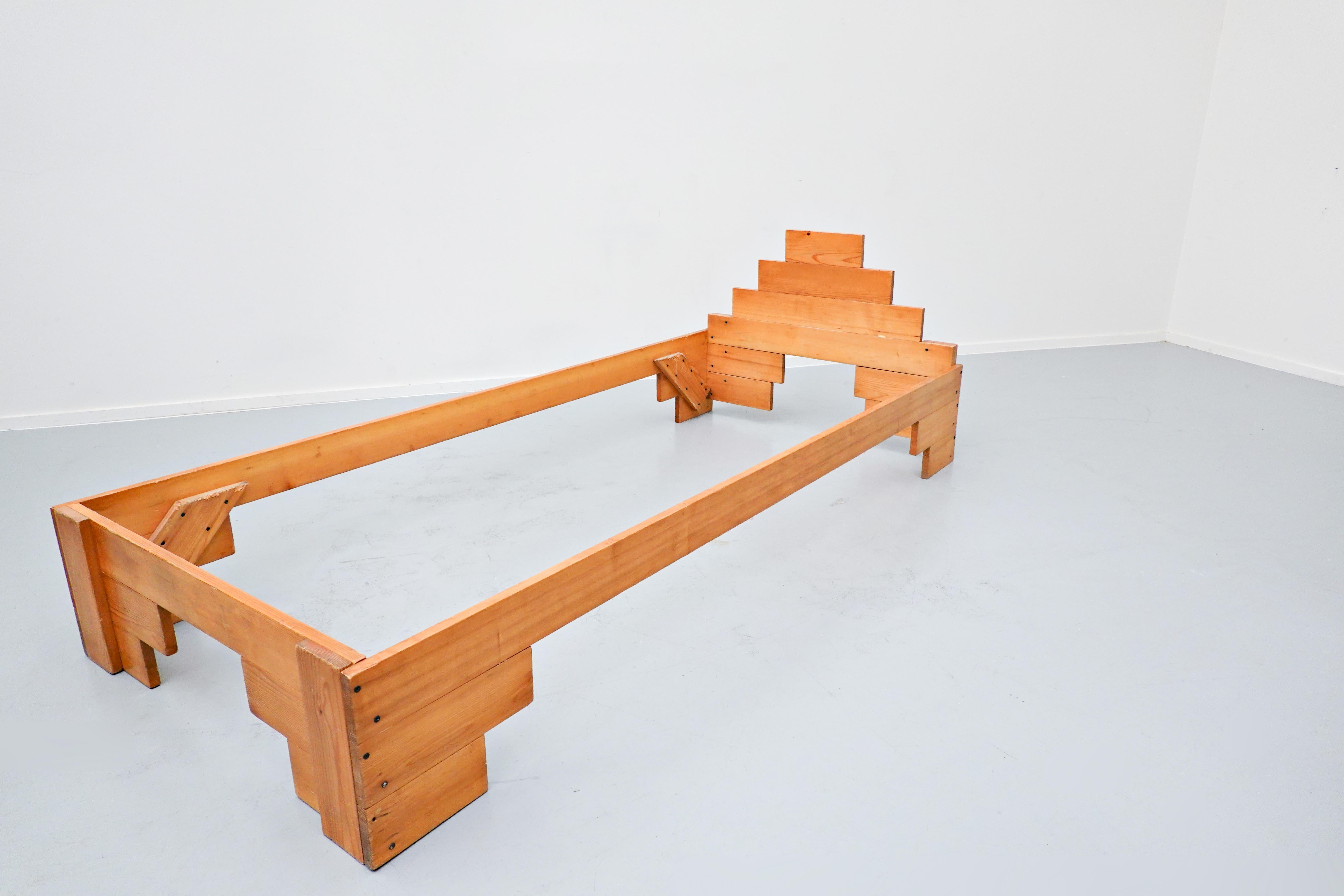 Late 20th Century Italian Wooden Bed by Enzo Mari, 1970s