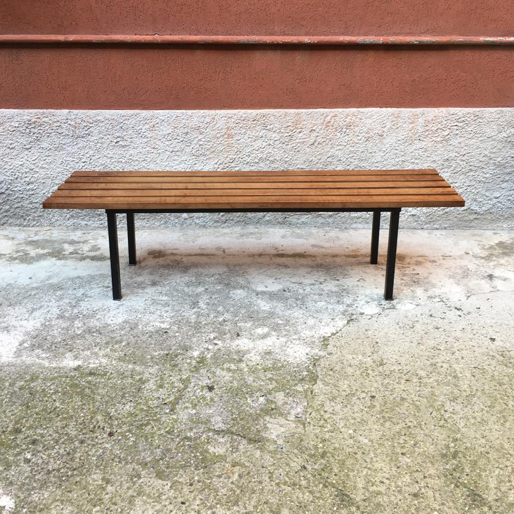Italian wooden bench with metal structure and brass tips, 1950s
Bench with metal structure and brass tips, with wooden slatted seat, of moderate size.
Good conditions.
Measures: 140 x 37.5 x 41 cm.