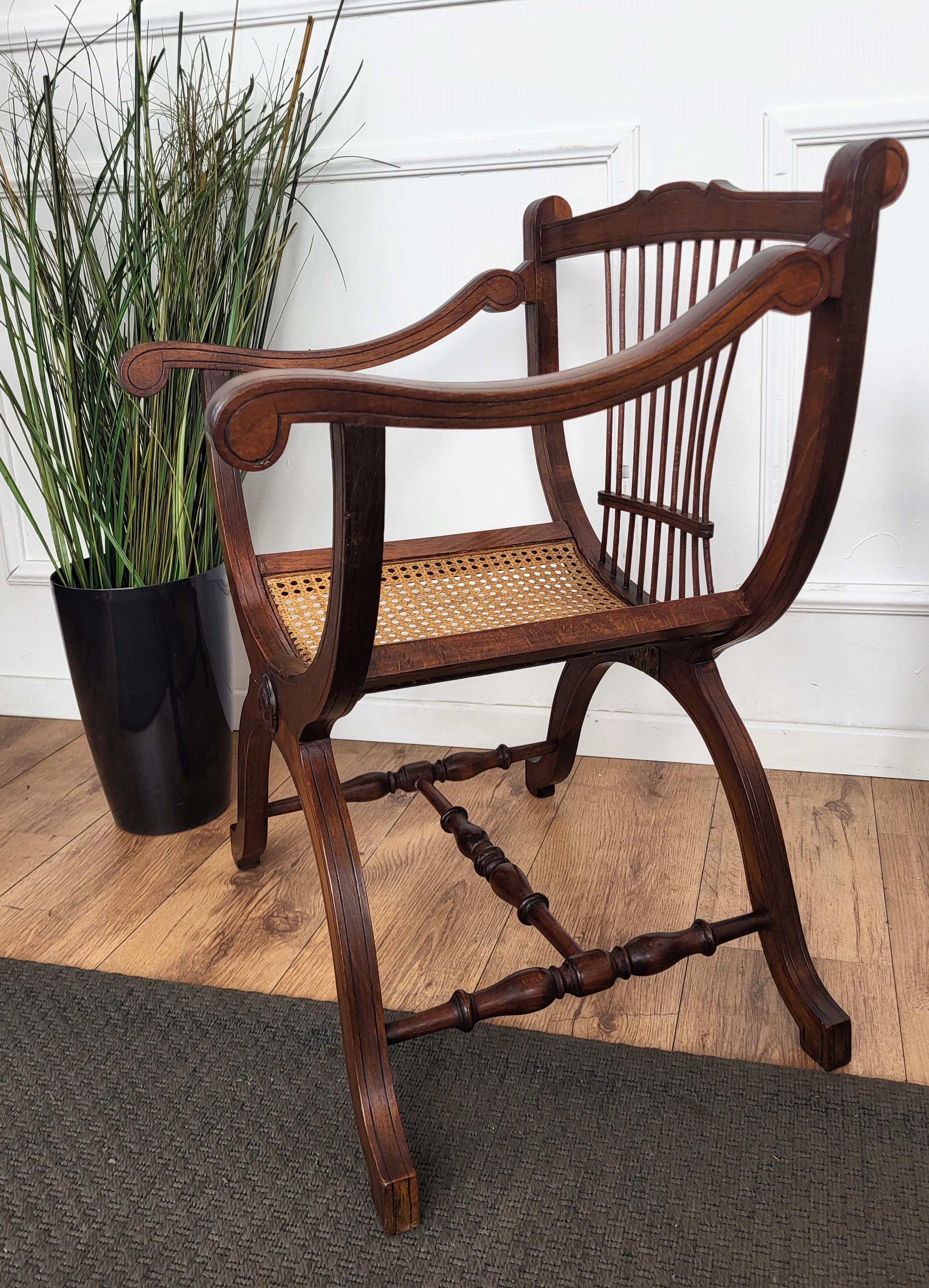 Italian Wooden Carved Caned Back Slatted Savonarola Design Arm Chairs In Good Condition For Sale In Carimate, Como