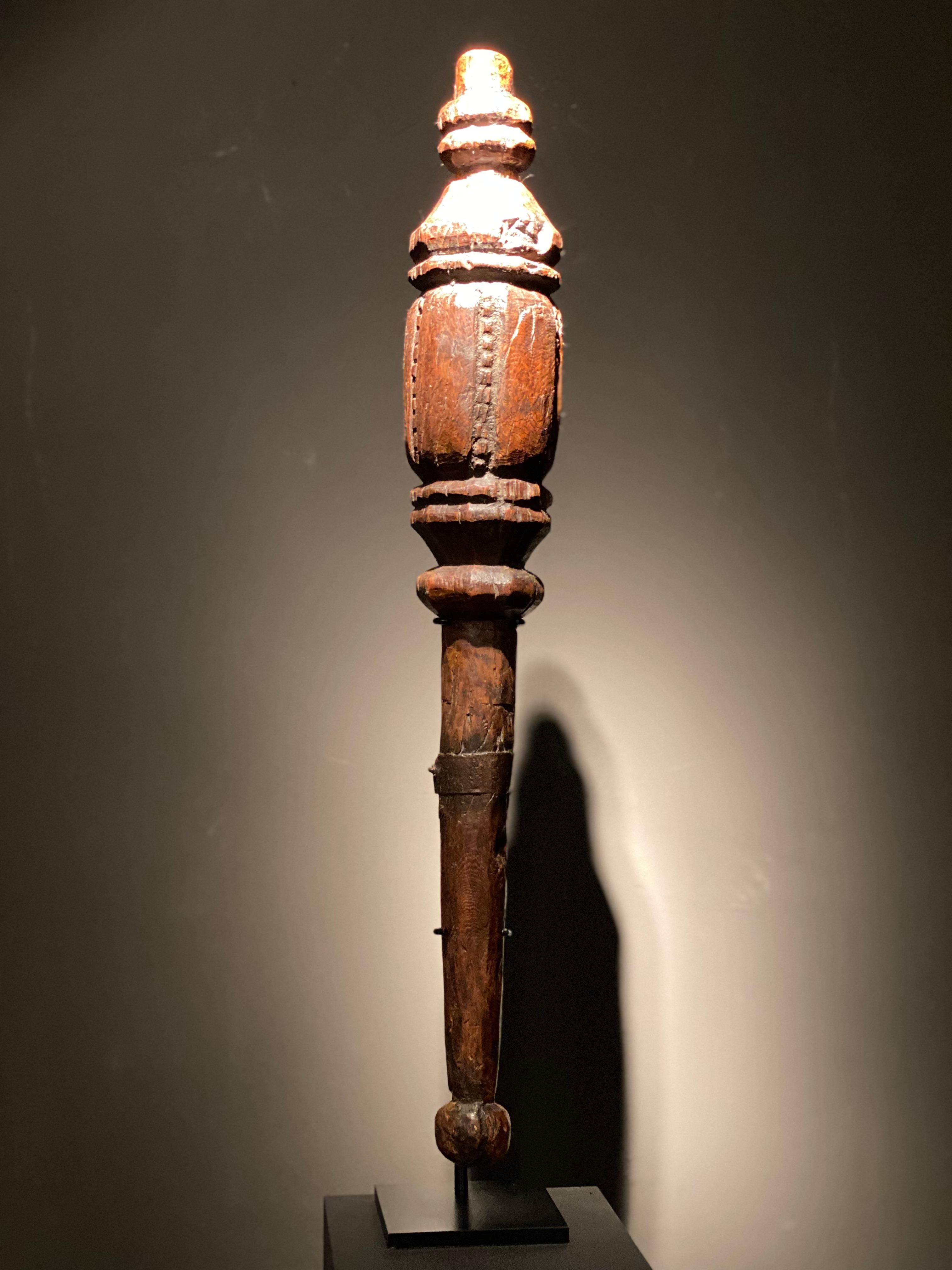 Exceptional wooden club from Italy,The Vatican,18 th Century
Used by the Guardians of The Pope to protect and as a Ceremonial object,
Good, great old patina,
Mounted on an iron stand.