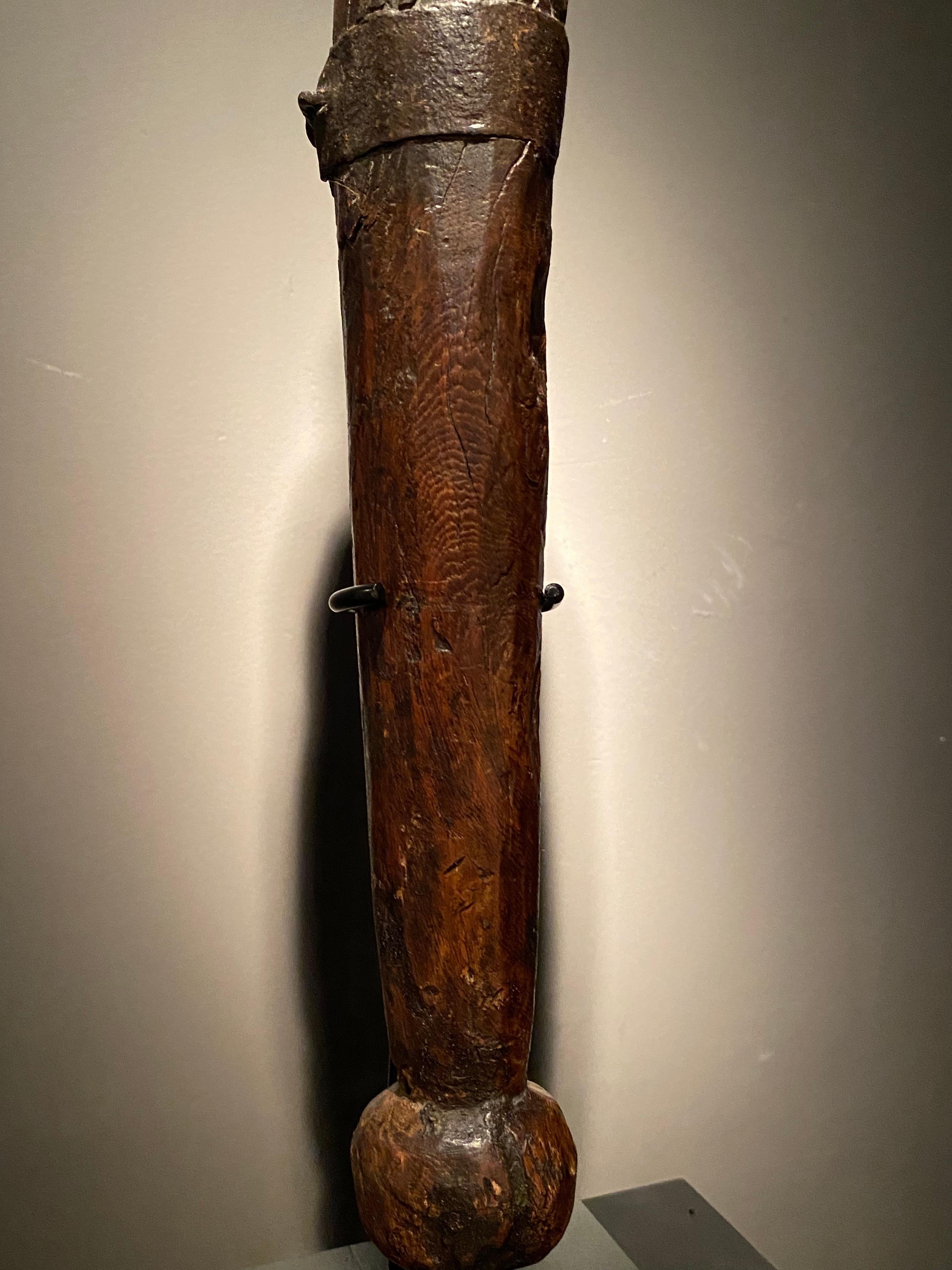 Antique Italian Wooden Club from the Vatican, 18 th Century For Sale 3