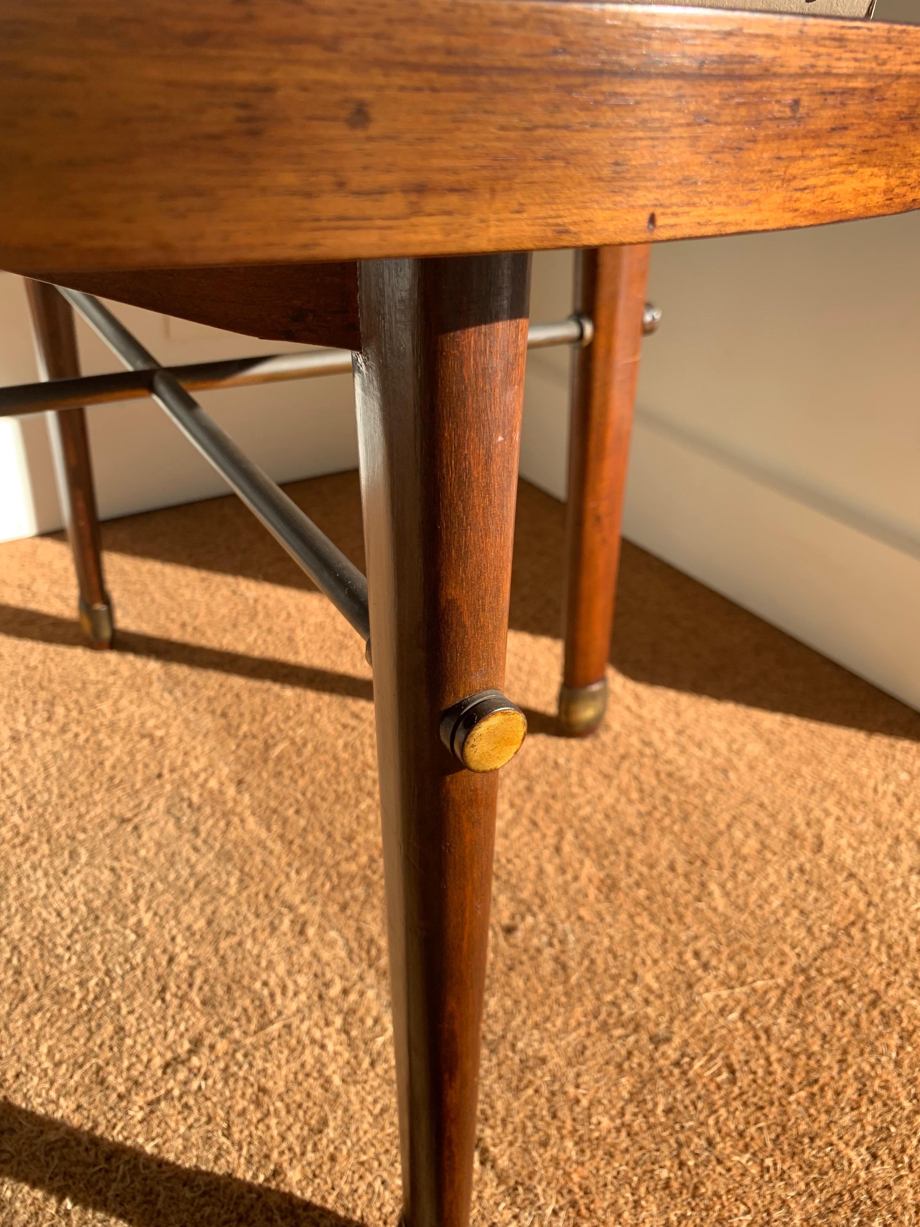 Milieu du XXe siècle Table basse italienne en bois en vente