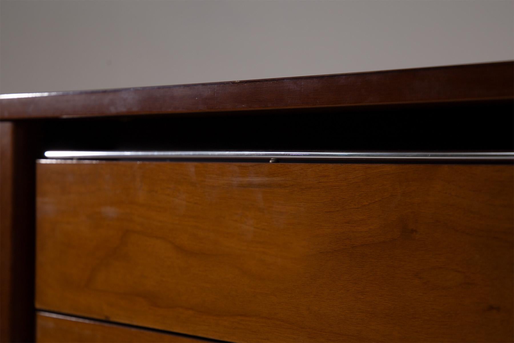 This magnificent 1970s sideboard in fine wood is a perfect example of how Italian design seamlessly combines elegance and functionality in a single piece of furniture. Its clean, timeless lines highlight the natural beauty of the wood, with warm,