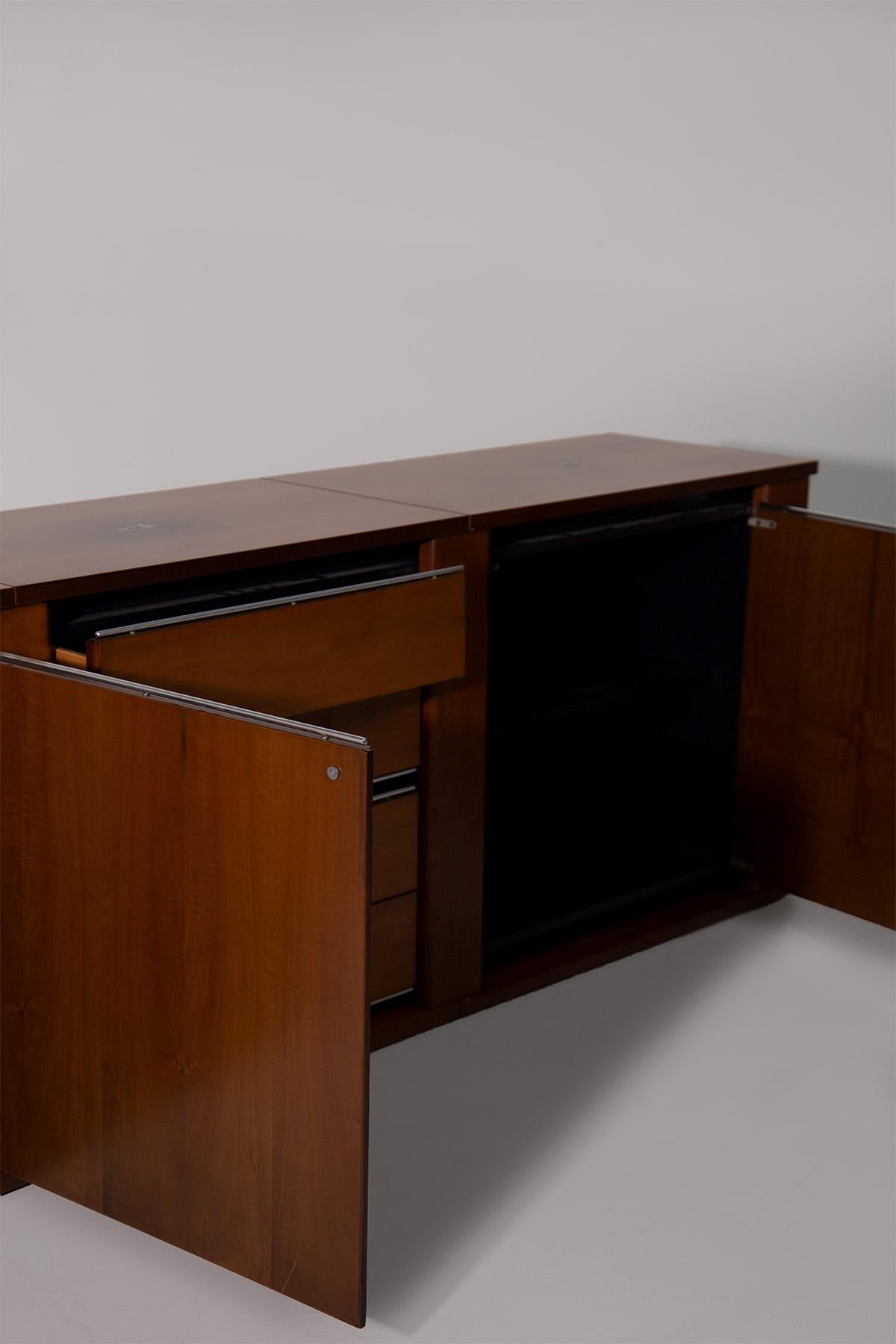 Late 20th Century Italian wooden crafted sideboard in vendita