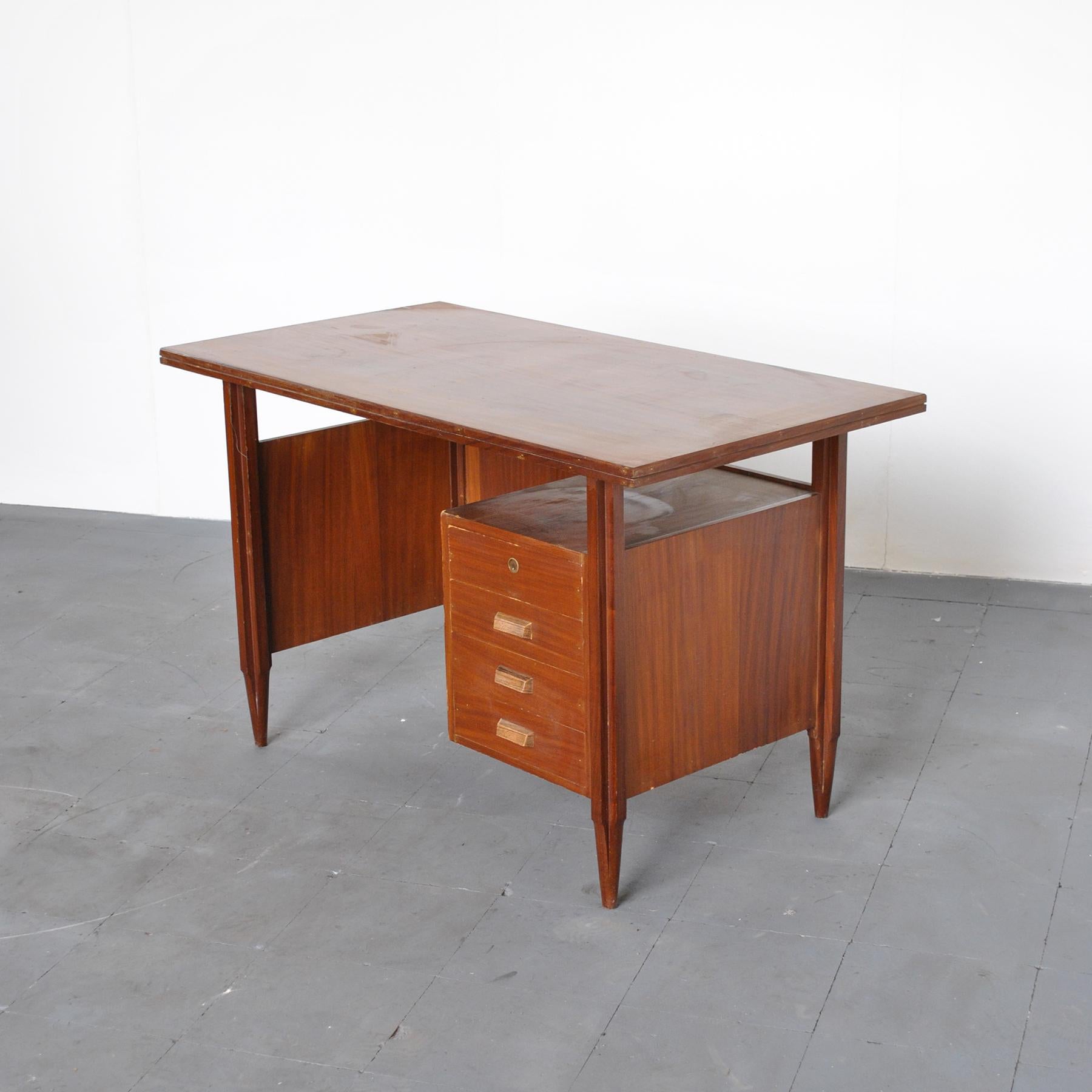 Escritorio italiano de madera de los años 60 en Bueno estado para la venta en bari, IT