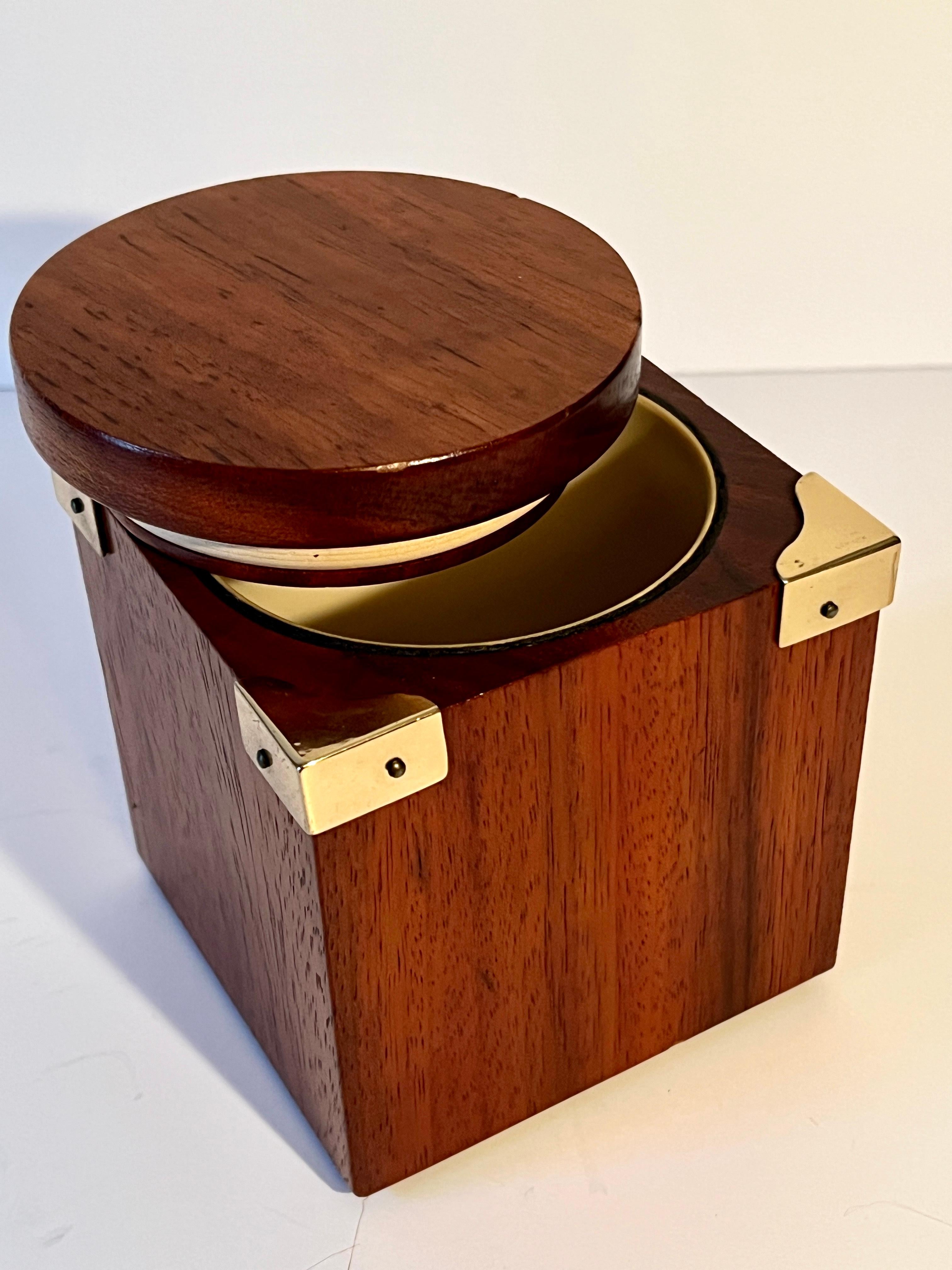 Italian Wooden Humidor with Brass Corner Accents and Moisture control For Sale 1
