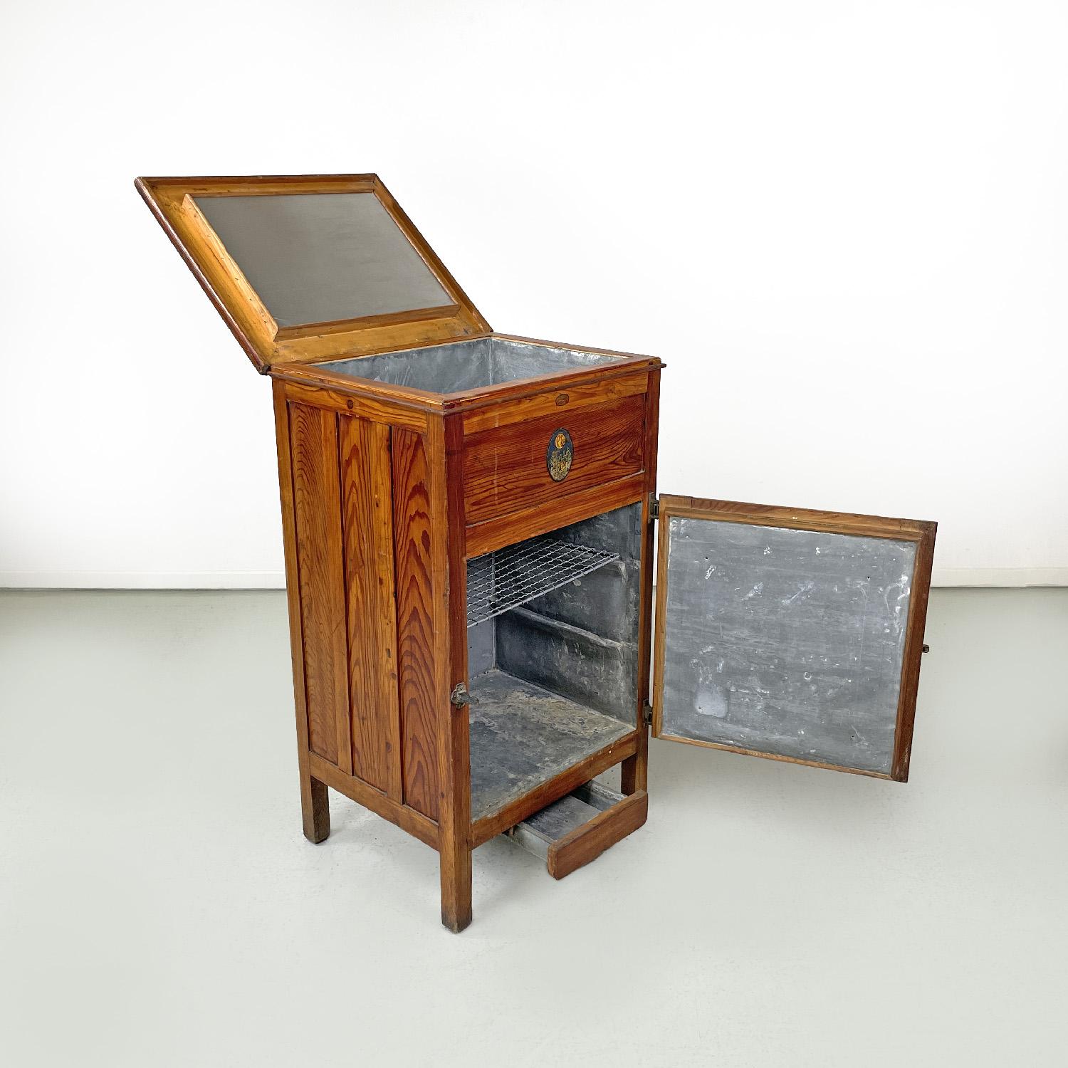 Italian modern wooden icebox Stella Polare by G. Saracco Asti, early 1900s
Wooden ice chest with rectangular base. The upper floor is a cockpit opening that opens onto a zinc compartment, the same material with which the entire internal structure is