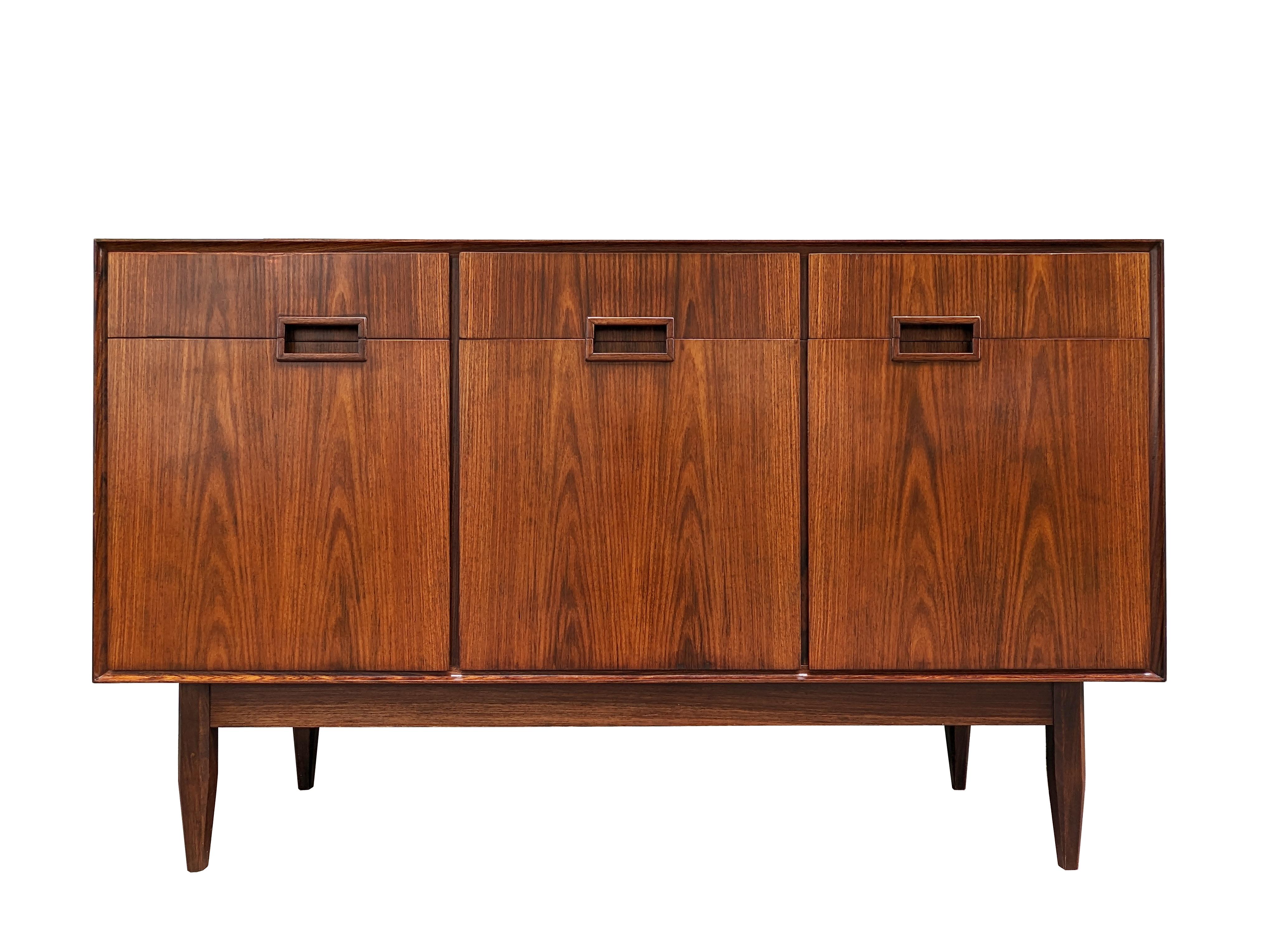 Italian Wooden Mid Century Modern Sideboards in the style of Dassi, set of 2 For Sale 9