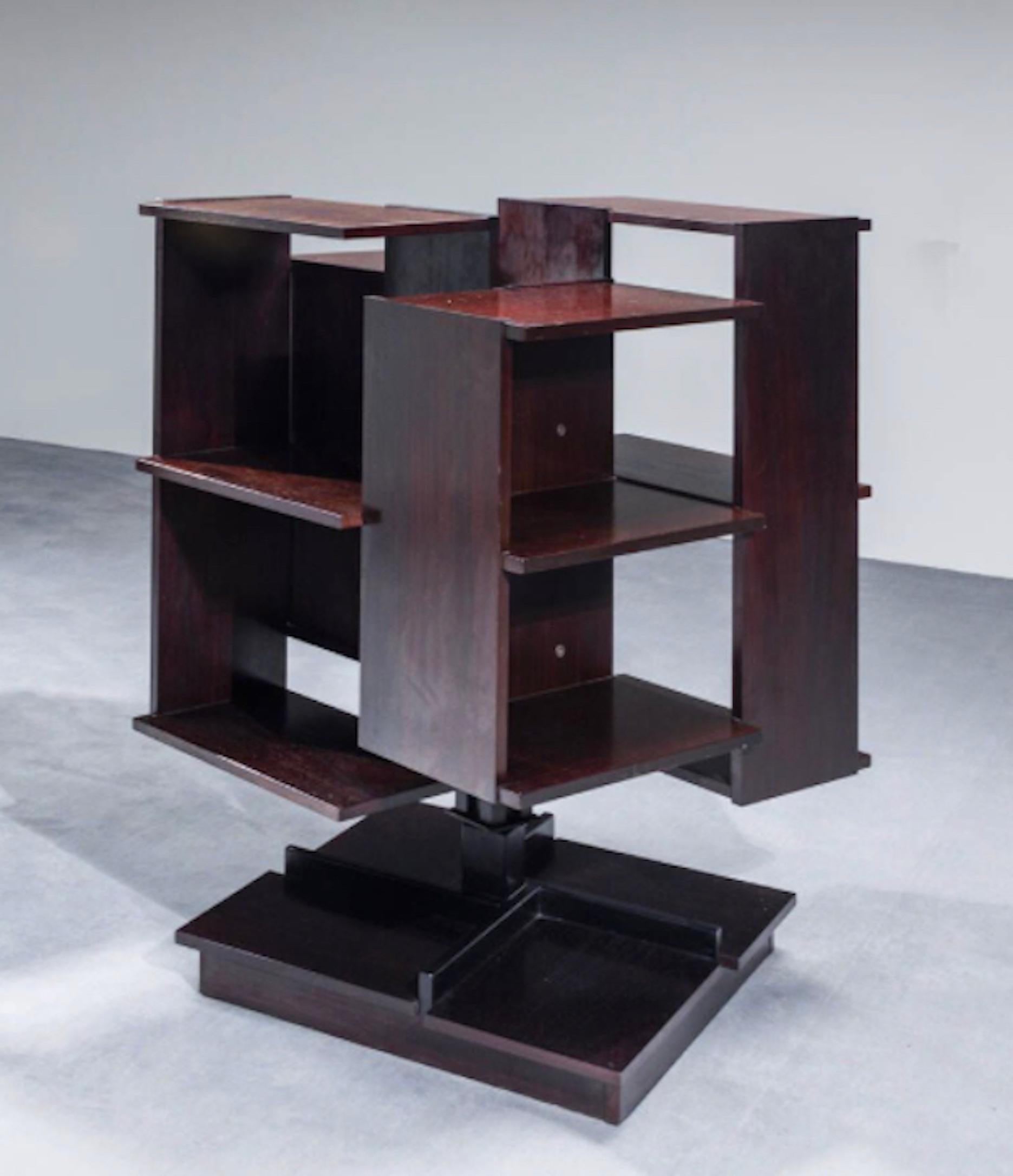Italienisch  Modulares, sich drehbares Bücherregal aus Holz von Claudio Salocchi, Sormani, 1960er Jahre (Moderne der Mitte des Jahrhunderts) im Angebot