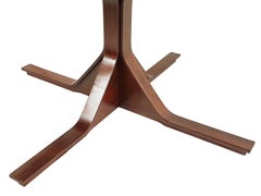 Tavolo da pranzo italiano rotondo in legno degli anni '60 di Gianfranco Frattini per Bernini